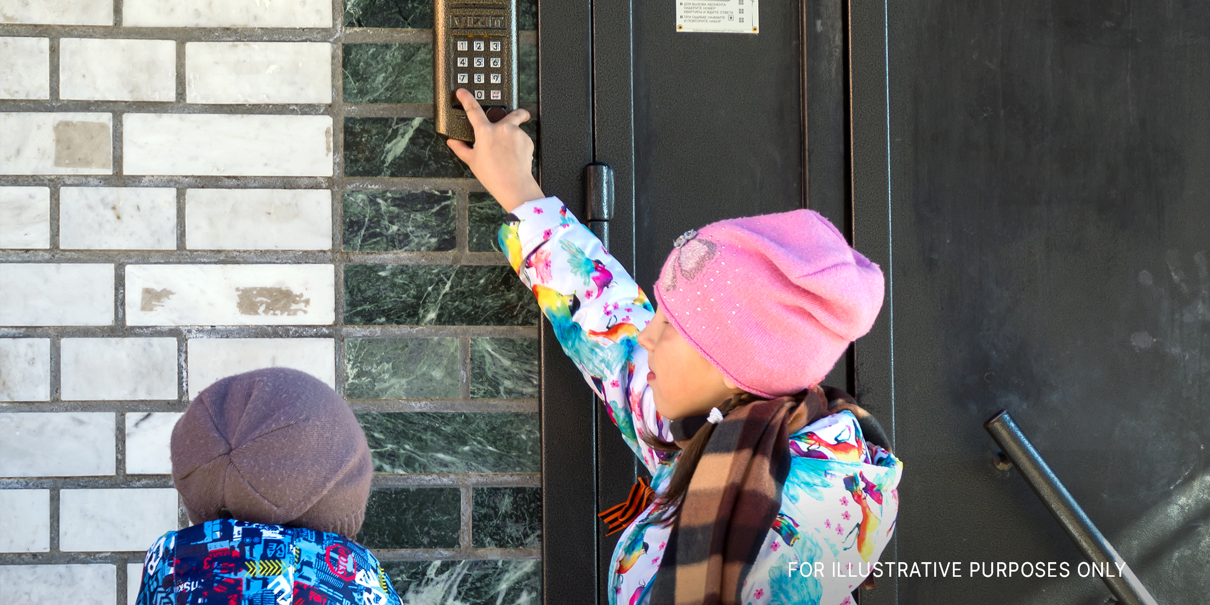 Kids ringing a door bell | Source: Shutterstock