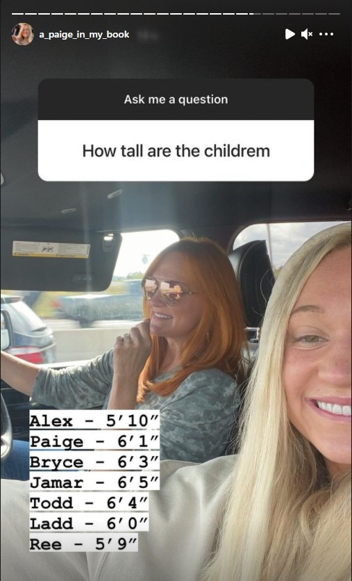 Ree Drummond and her daughter hosting an Instagram "Q&A" session during a road trip | Photo: Instagram/a_paige_in_my_book