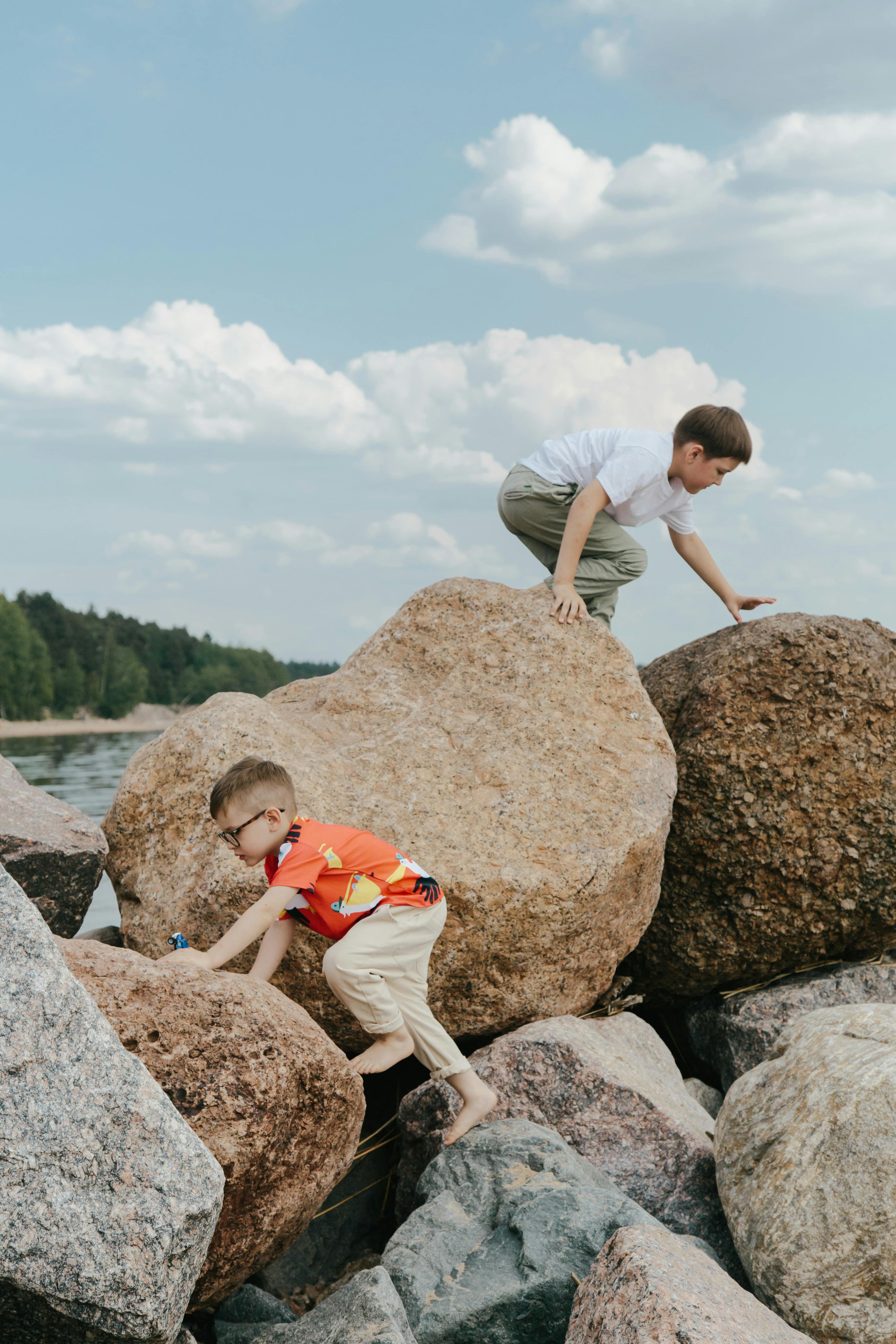 Two boys playing | Source: Pexels