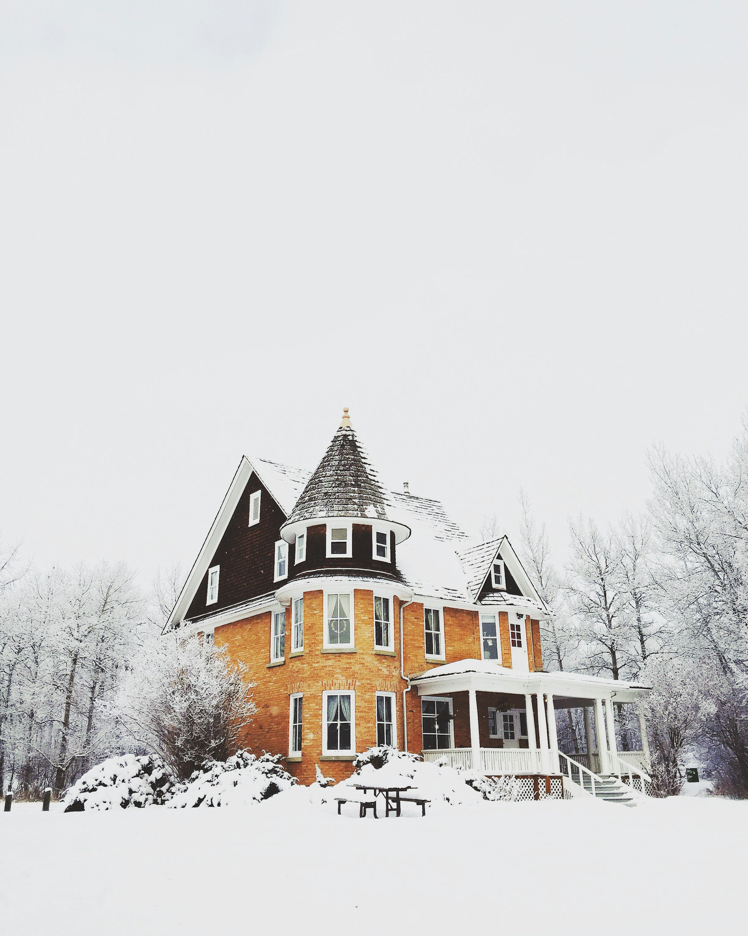 A house against a snowy backdrop | Source: Unsplash