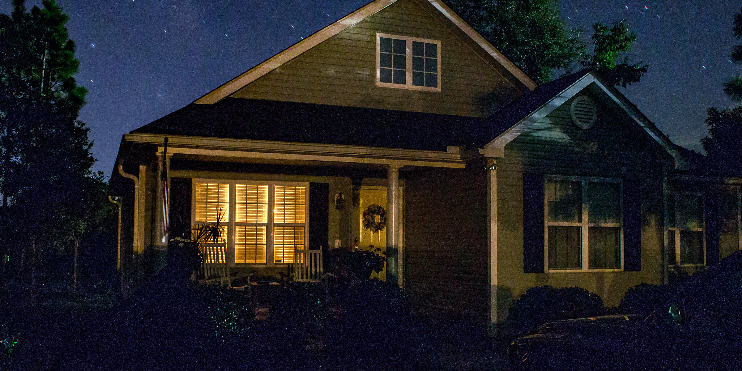 Night shot of a house | Source: Shutterstock