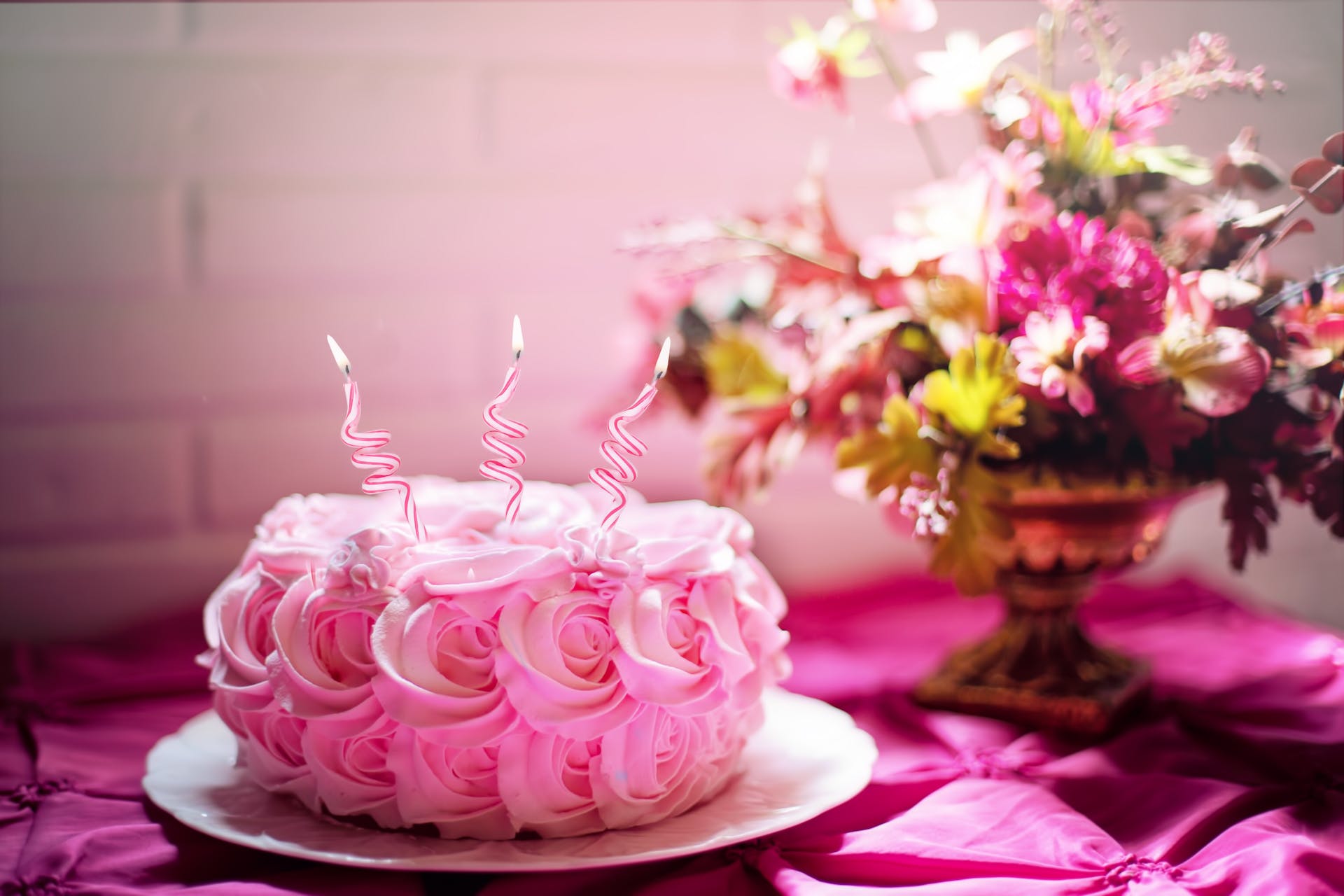 Pink birthday cake | Source: Pexels