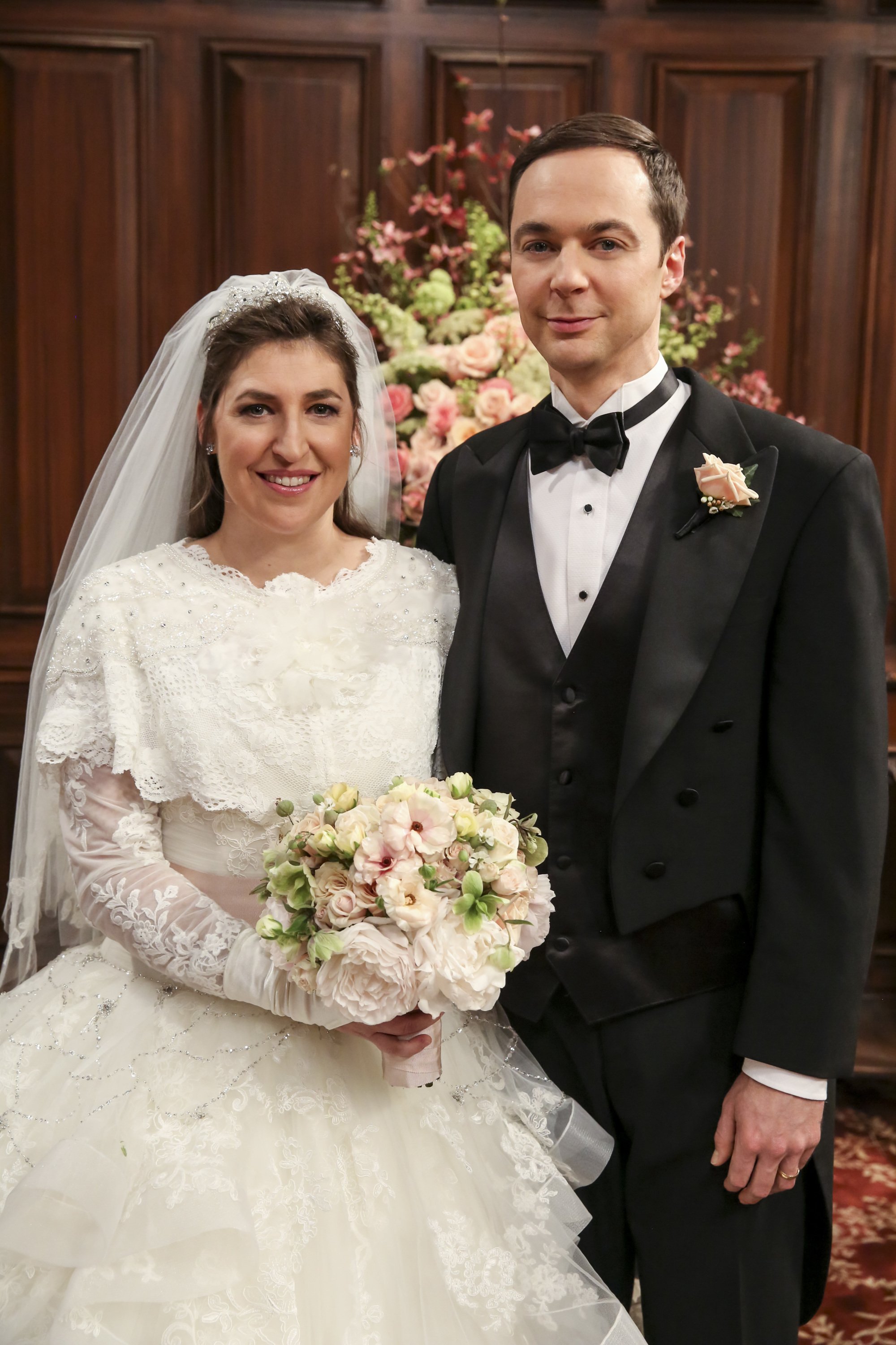  Amy Farrah Fowler (Mayim Bialik) and Sheldon Cooper (Jim Parsons) on the final episode of "The Big Bang Theory" | Source: Getty Images