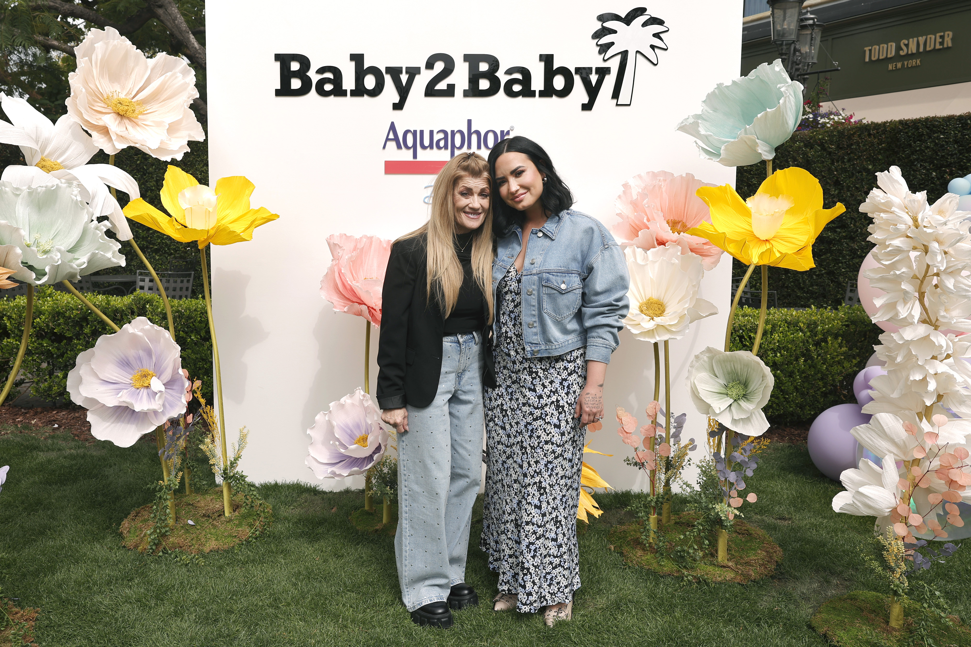 Dianna De La Garza and Demi Lovato attend the Baby2Baby Mother's Day celebration on April 23, 2024 | Source: Getty Images