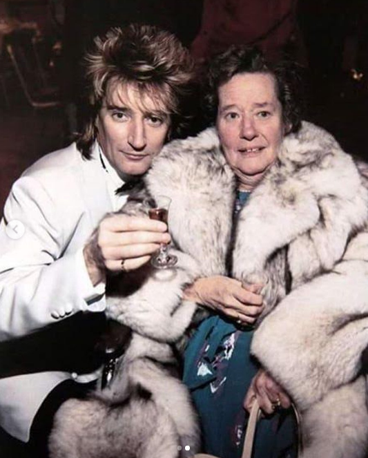 Rod Stewart and his mother, Elsie Rebecca Stewartm in a post celebrating Mother's Day, from March 10, 2024. | Source: Instagram/sirrodstewart