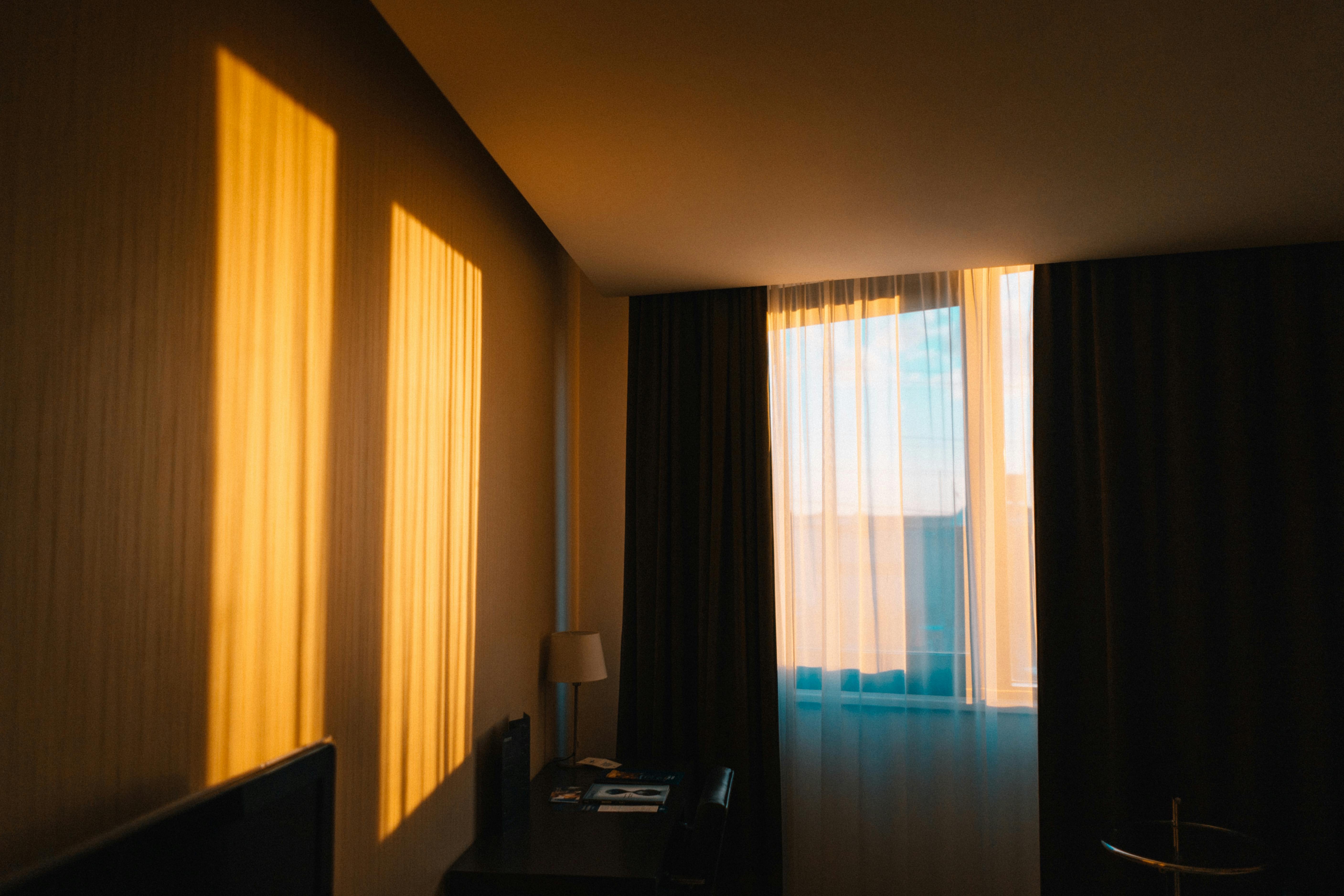 Sunlight streaking into an apartment in the early morning | Source: Pexels