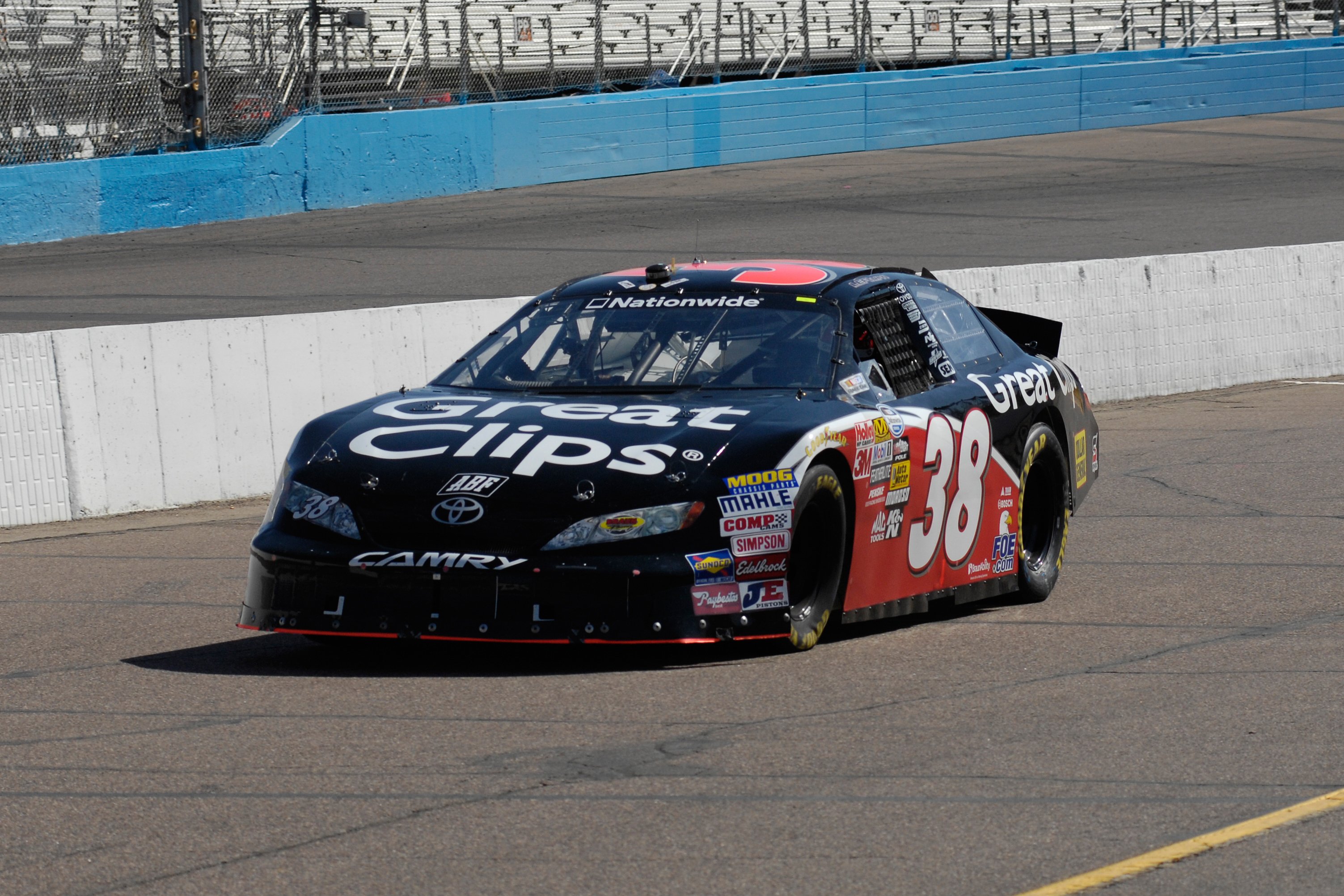 Jason Leffler practices before finishing second in the NASCAR Nationwide Series race at Phoenix International Raceway on April 17, 2009 in Avondale, Arizona | Photo: Shutterstock