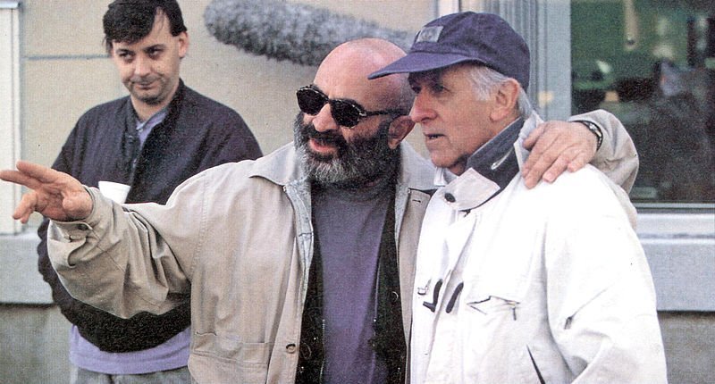 Bob Hoskins and Freddie Francis on location in Montreal for Rainbow. | Source: Wikimedia Commons
