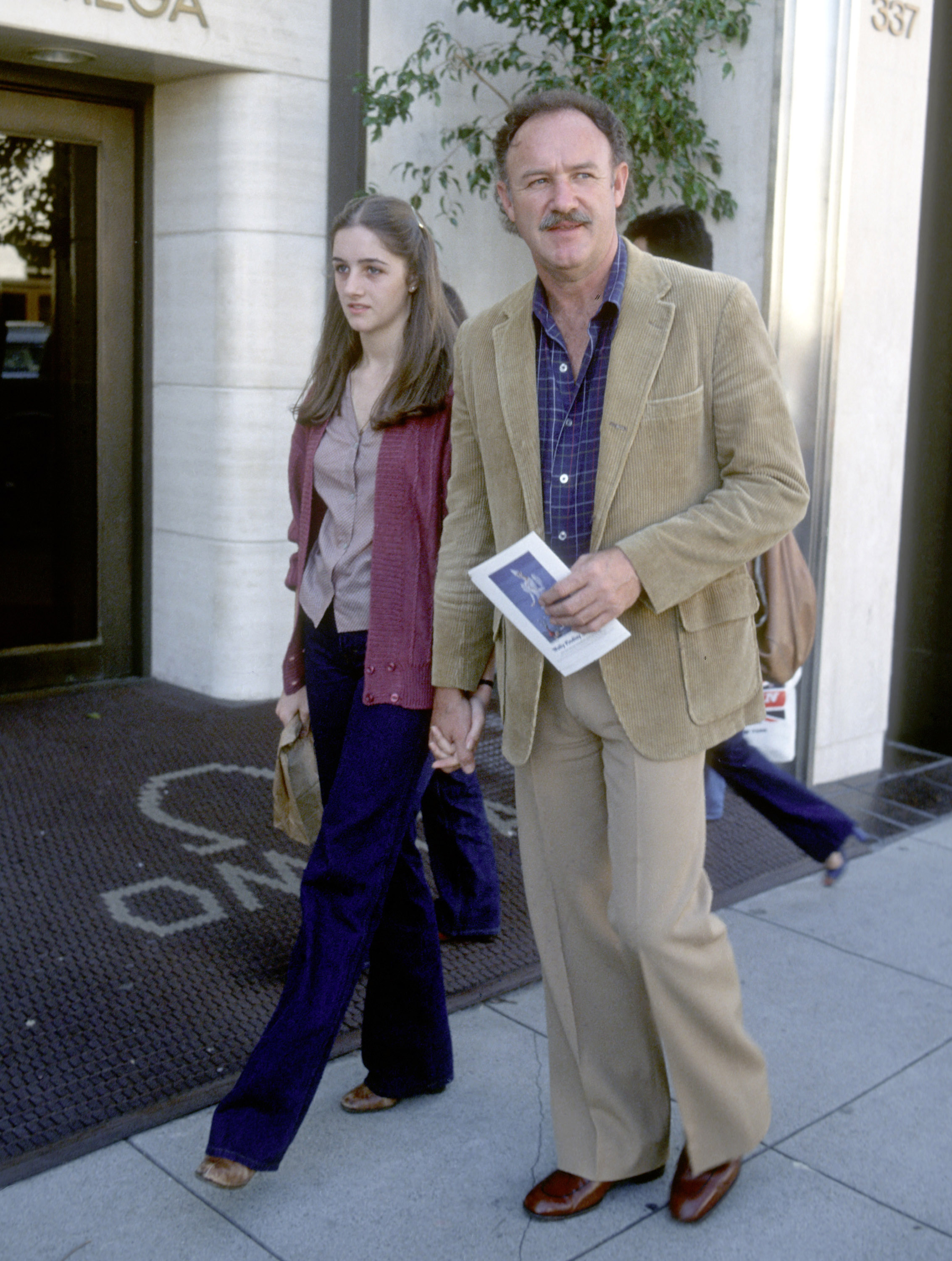 Elizabeth and Gene Hackman seen on Rodeo Drive on March 24, 1979, in Beverly Hills, California | Source: Getty Images