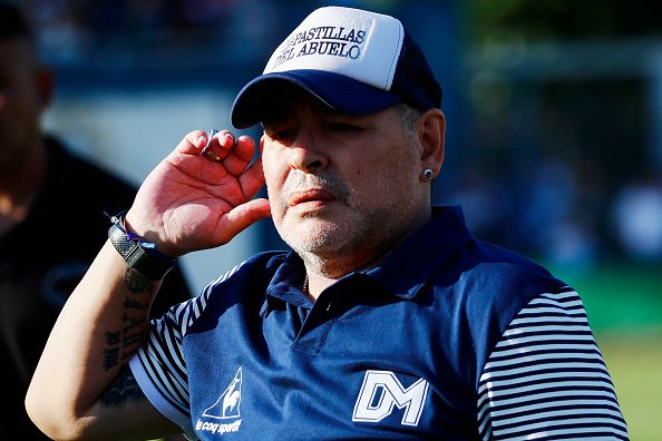 Diego Armando Maradona, entraîneur en chef de Gimnasia y Esgrima La Plata au stade Juan Carlos Zerillo le 29 février 2020 à La Plata, en Argentine. | Photo : Getty Images