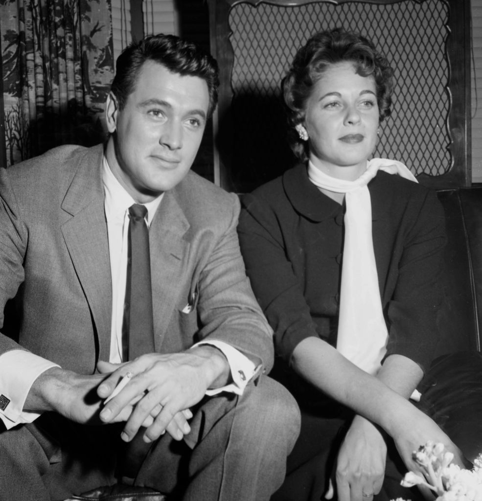 Rock Hudson and Phyllis Gates pose at home on 01 January, 1955 in Los Angeles, California | Photo: Getty Images