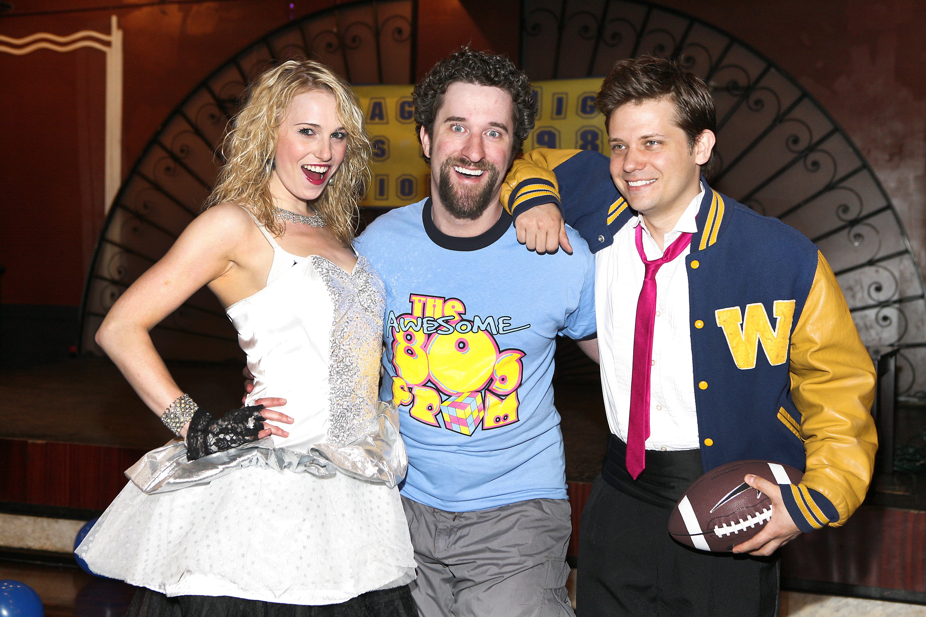 Kate Wood -Riley, Dustin Diamond and Jason Cardew in New York City, joined the cast of "The Awesom 80s Prom" in New York, May, 2010. | Photo: Getty Images. 