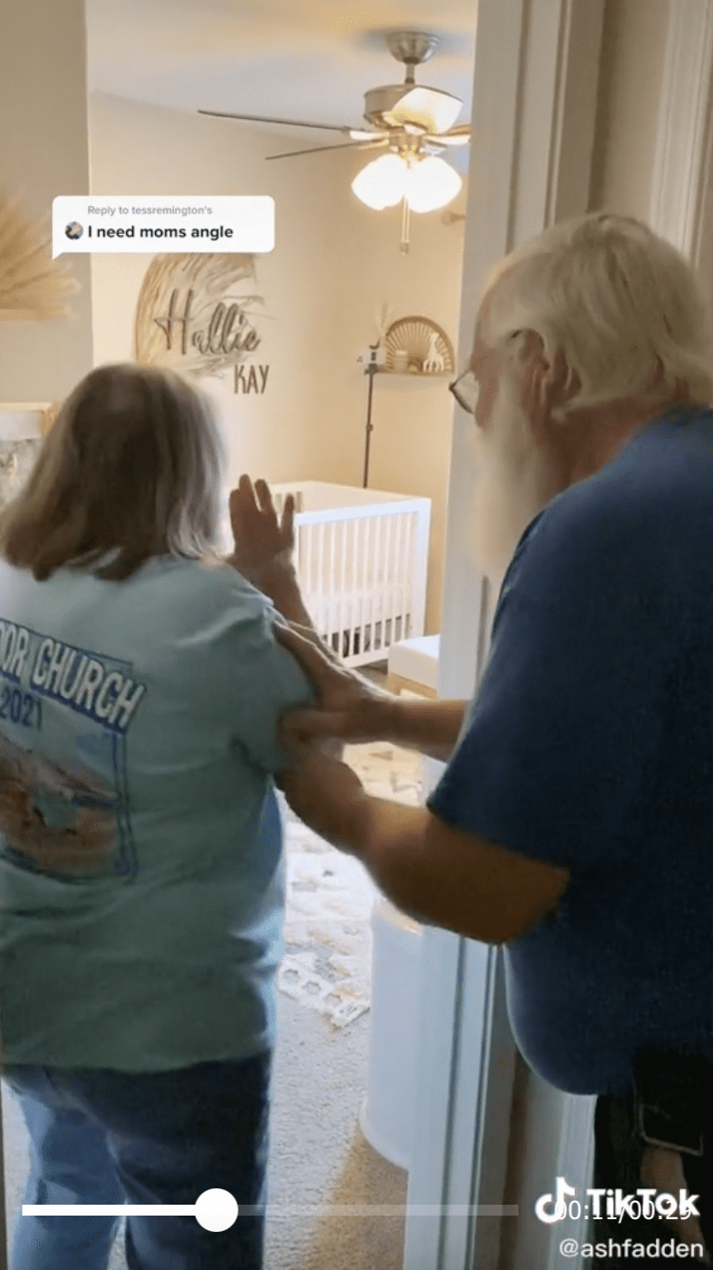 Great-grandmother Meme was extremely excited after seeing her great-grandchild for the first time. | Photo: tiktok.com/ashfadden
