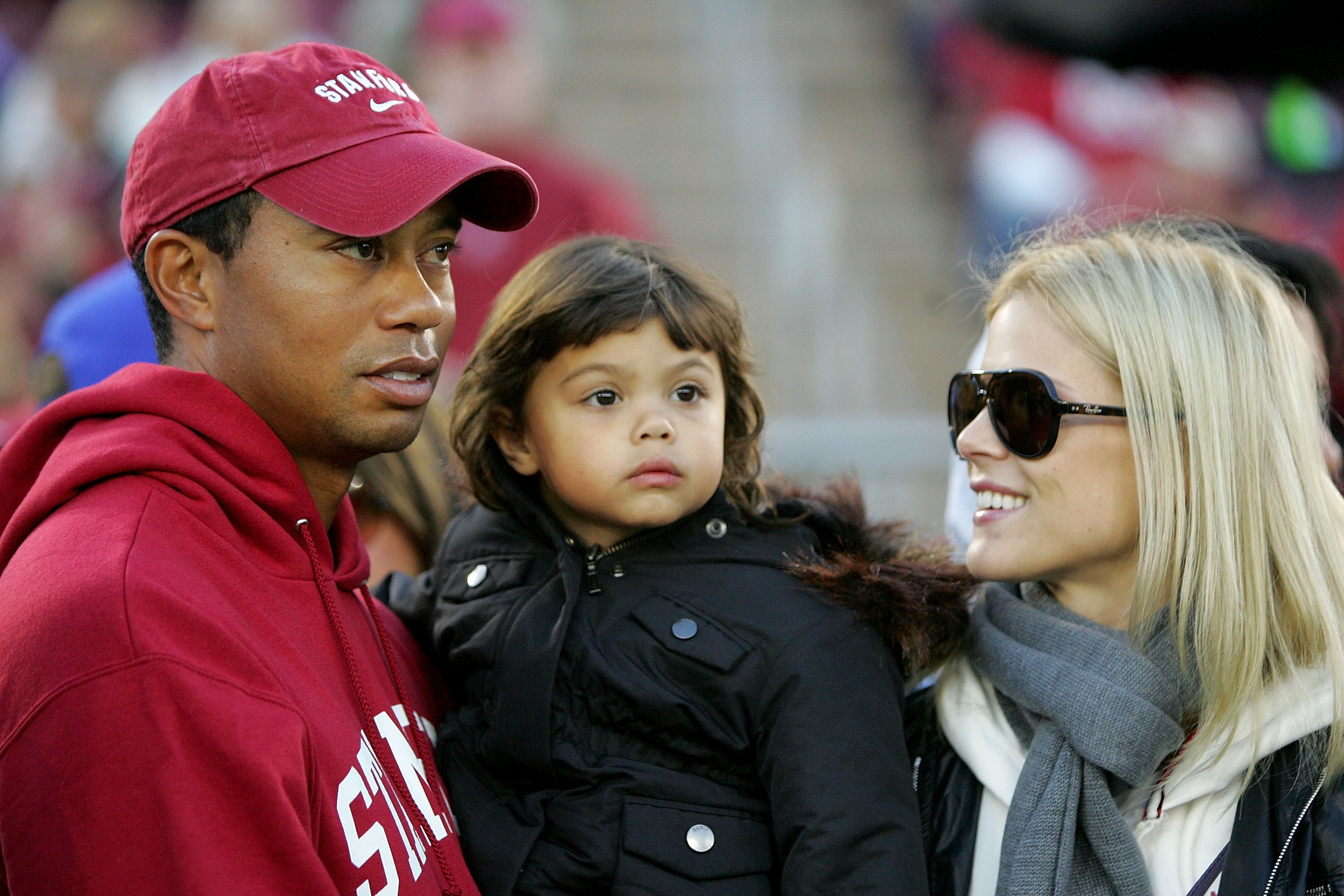 Tiger Woods holds Sam, and speaks to Elin Nordegren, on the sidelines before the Cardinal game against the California Bears at Stanford Stadium in Palo Alto, California, on November 21, 2009 | Source: Getty Images