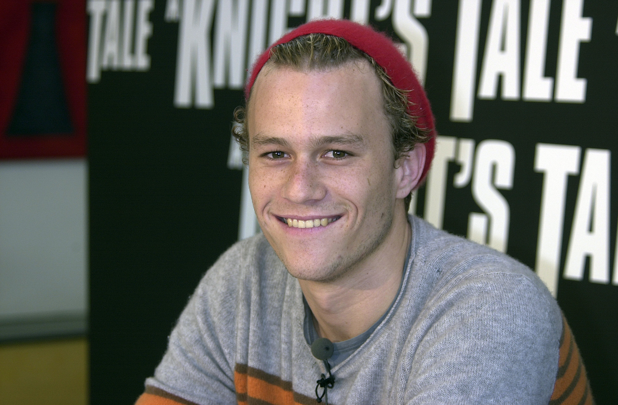 Heath Ledger promoting 'A Knight's Tale' at the Hyde Park Barracks on April 19, 2001 in Sydney, Australia | Source: Getty Images