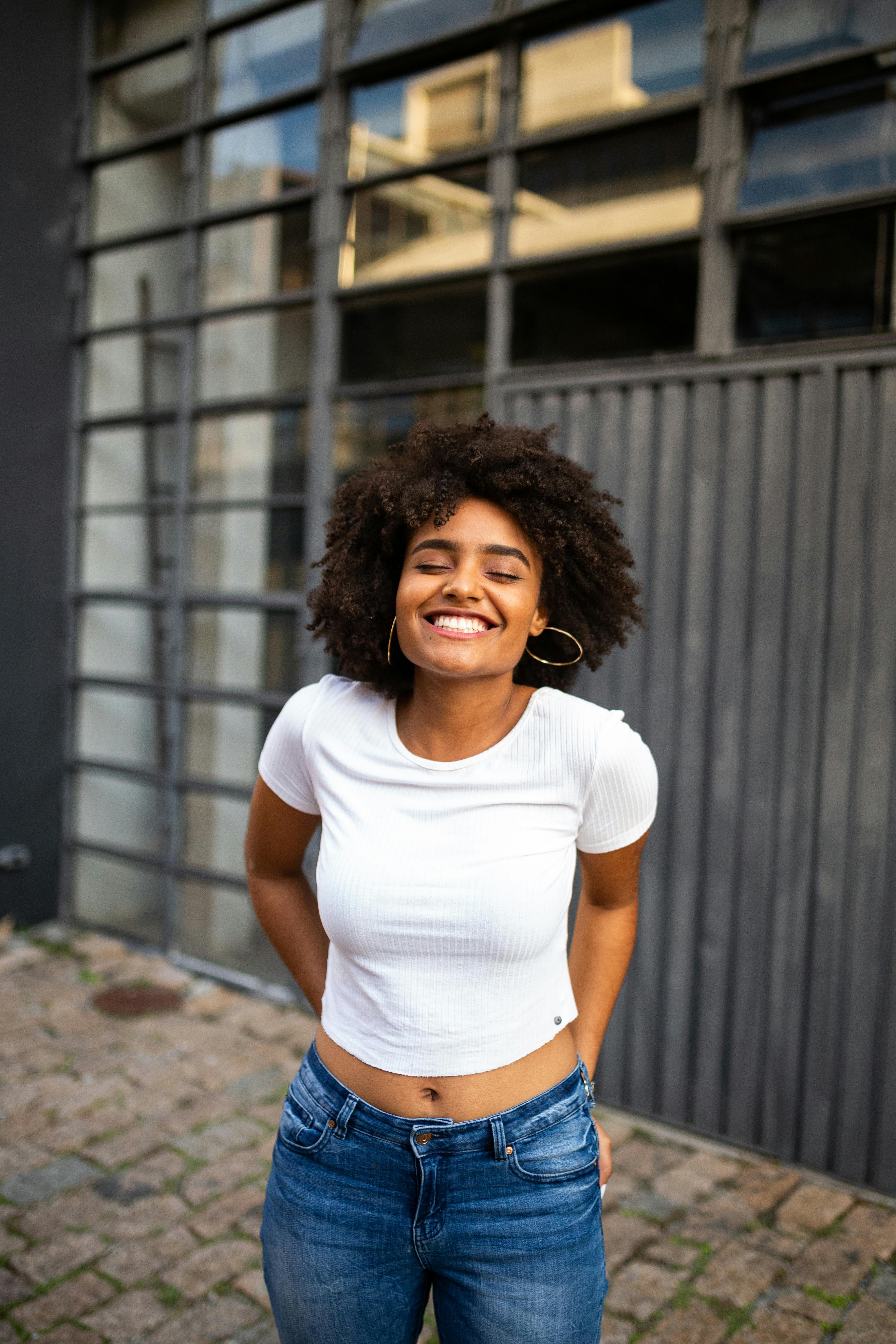 A happy smiling woman | Source: Pexels