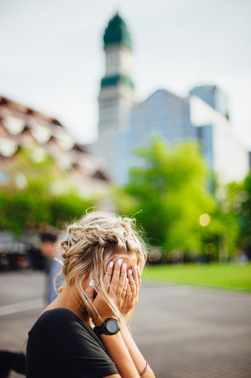 Confused and sad woman | Source: Pixabay