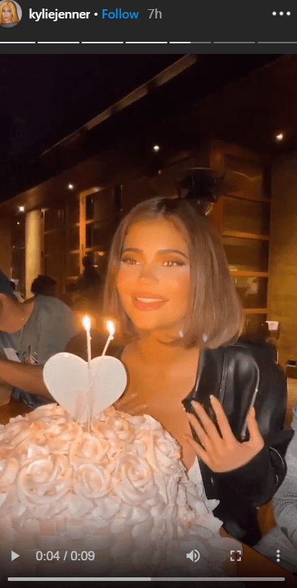 Kylie Jenner blows out the candles on her pre-birthday celebration cake. | Source: Instagram/KylieJenner