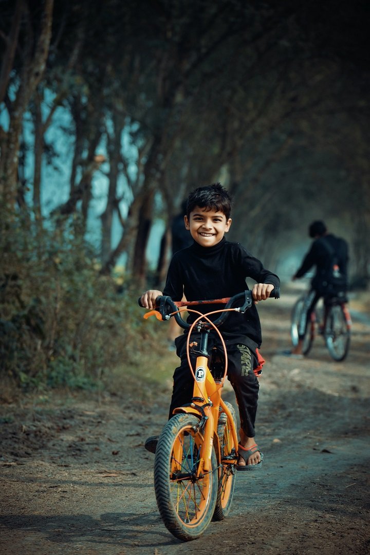 Un enfant sur un vélo | Photo : Pexels.