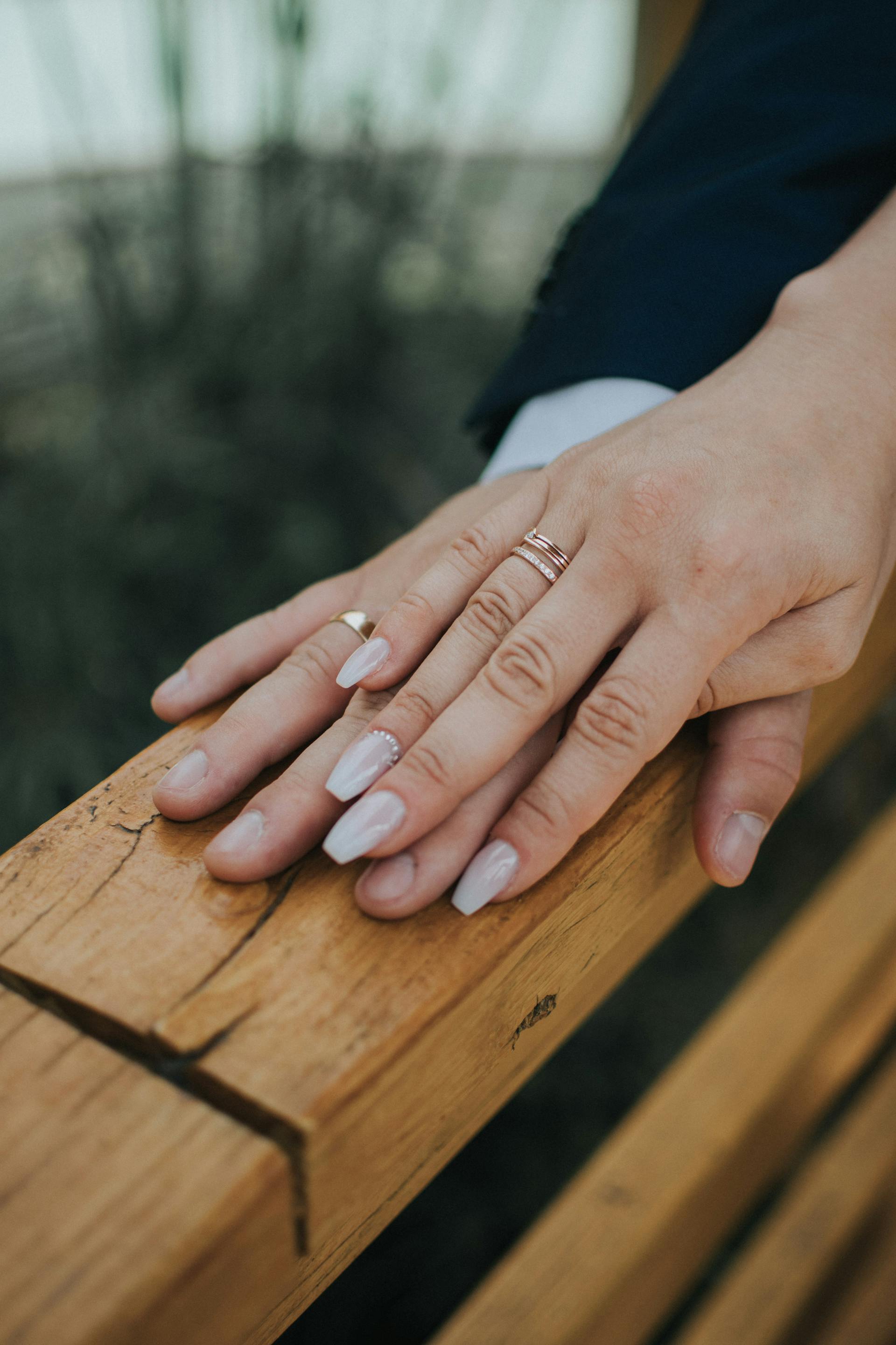 A close-up of wedding rings | Source: Pexels