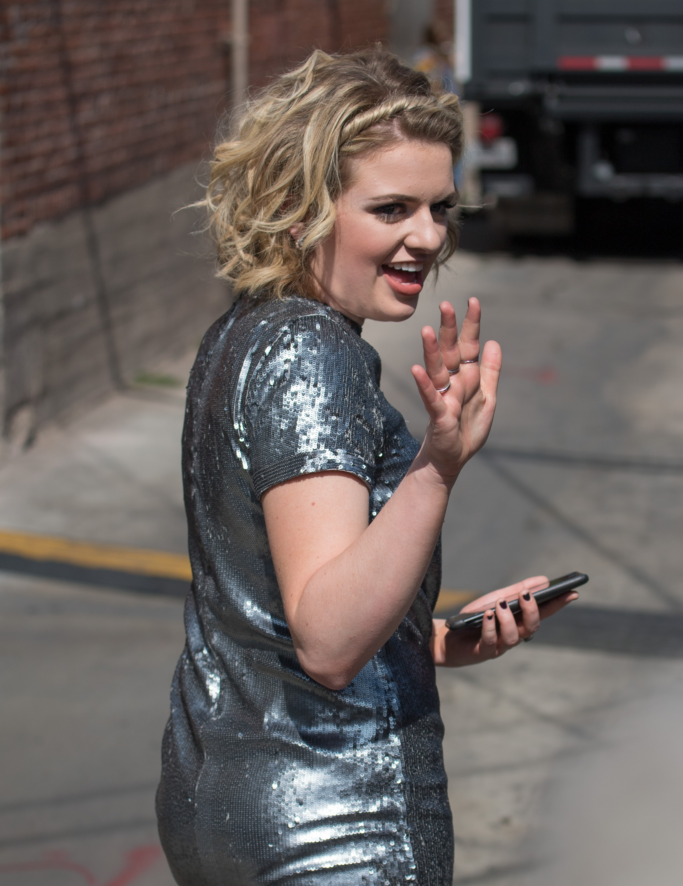Maddie Poppe waves to fans after being announced as the winner of "American Idol" Season 16, seen outside "Jimmy Kimmel Live" in Los Angeles on May 23, 2018 | Source: Getty Images