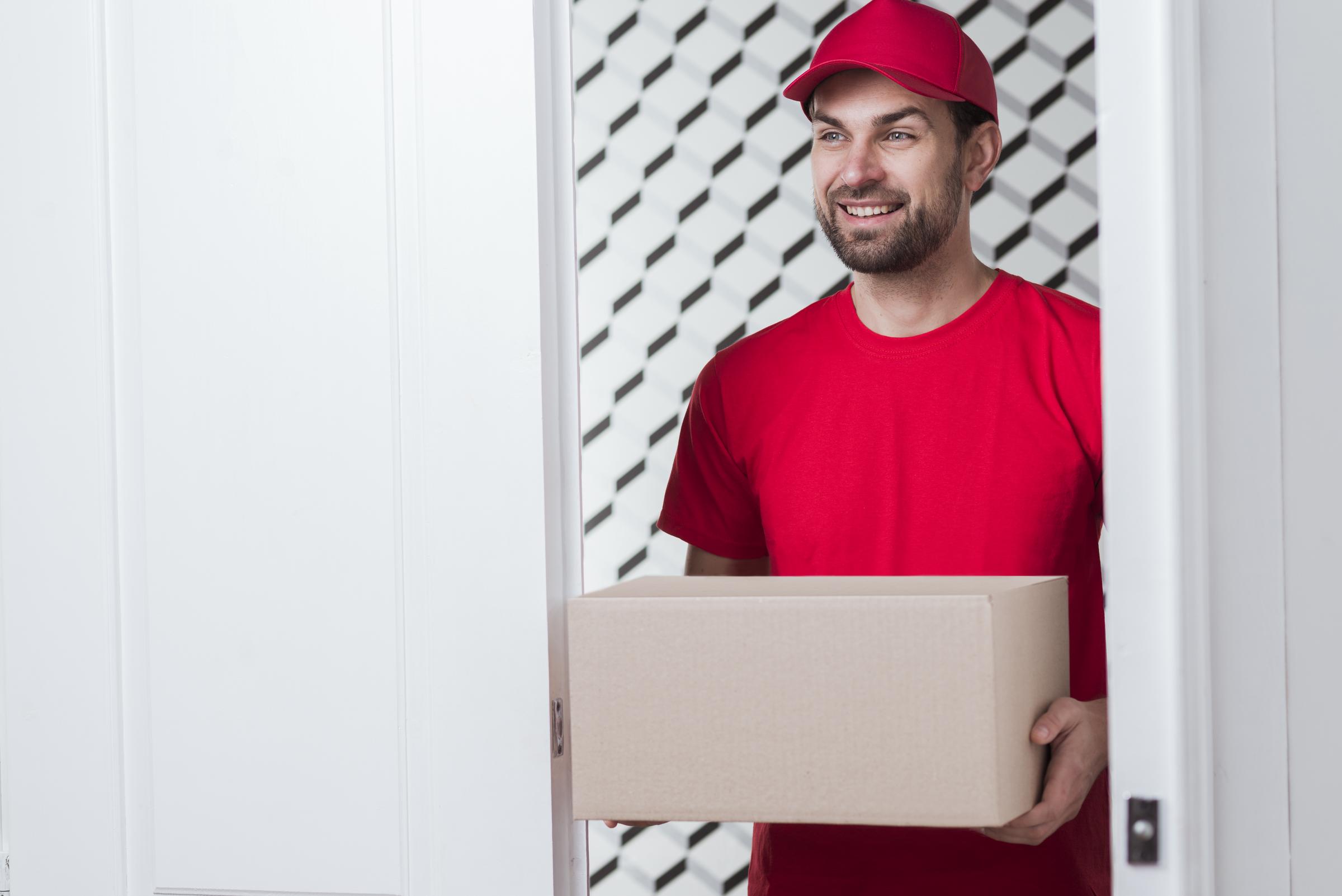 A deliveryman holding a box | Source: Freepik