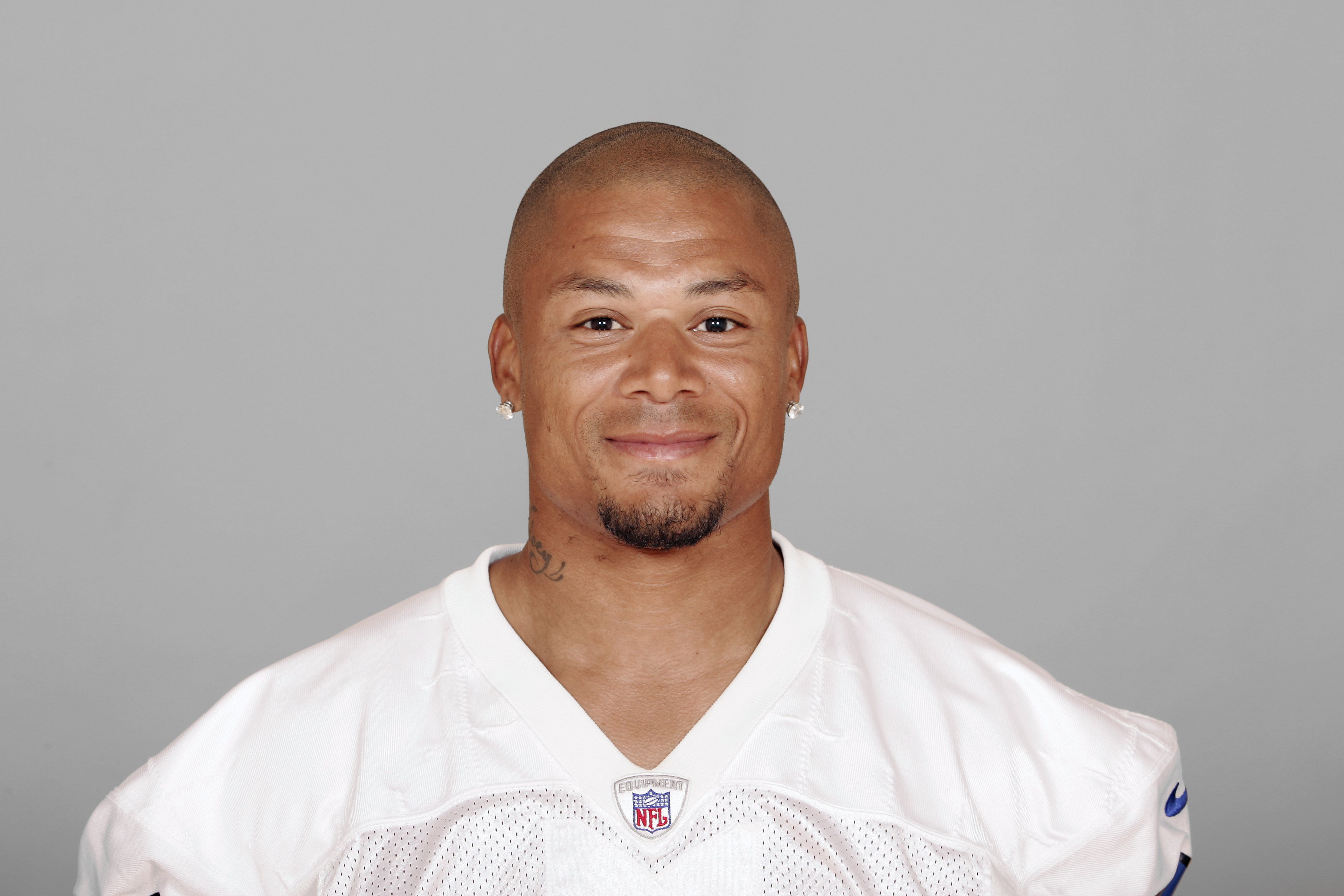 Terry Glenn of the Dallas Cowboys poses for his 2007 NFL headshot at photo day in Irving, Texas | Photo: Getty Images