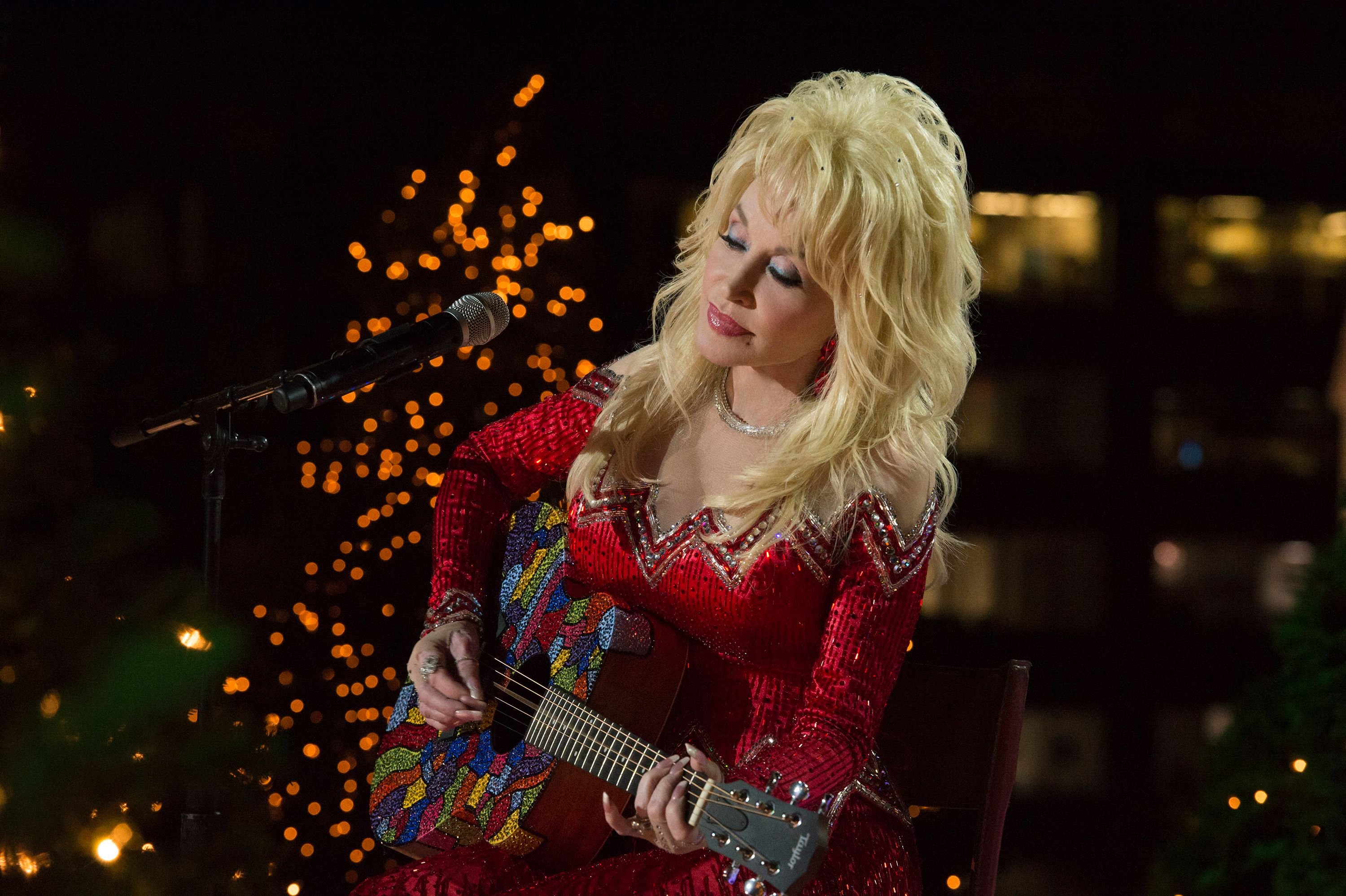 Dolly Parton rehearsing for the 2016 Christmas in Rockefeller Center in New York City | Source: Getty Images
