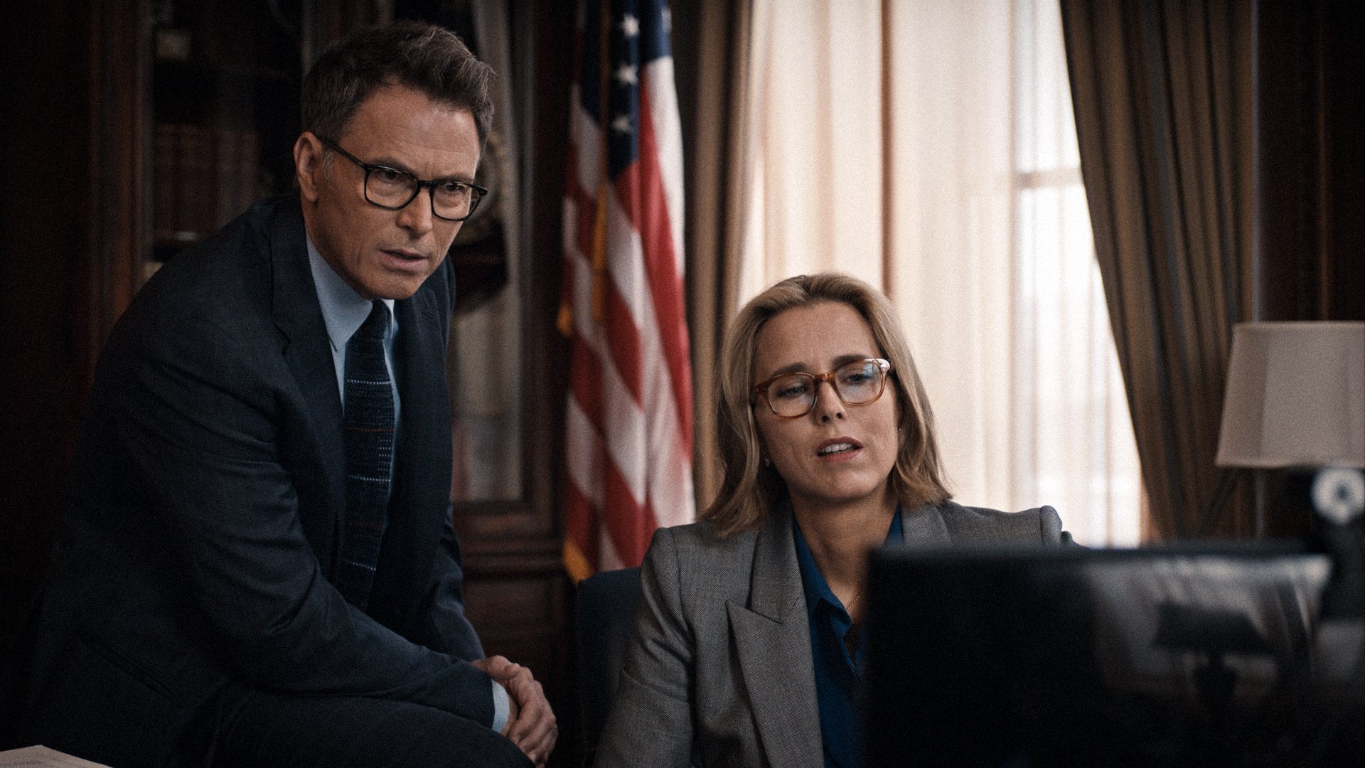 Tim Daly as Henry McCord and Téa Leoni as Elizabeth McCord on "Madam Secretary"  on October 25, 2017 | Source: Getty Images