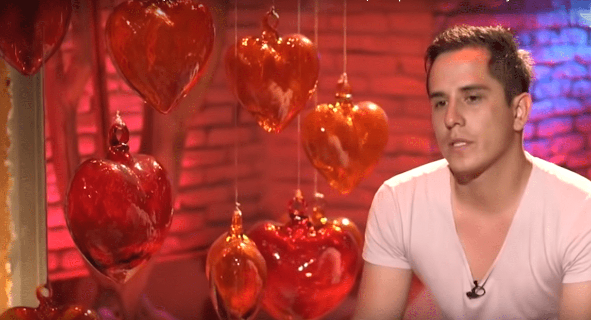 Brian del Prado en el programa de TV Azteca, "Enamorándonos". | Foto: Youtube / El Universal Brian del Prado en el programa de TV Azteca, "Enamorándonos". | Foto: Youtube / El Universal