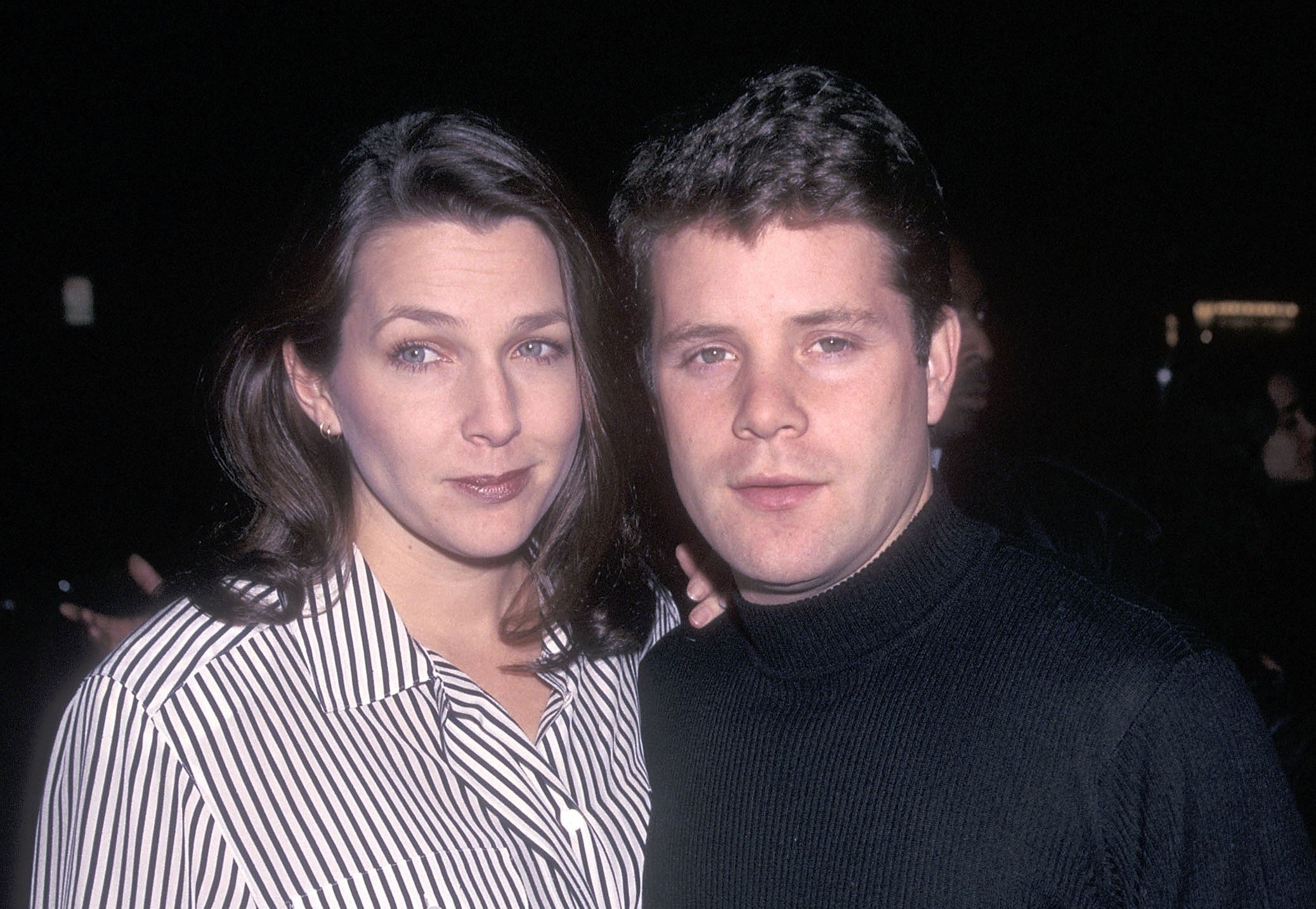 Actor Sean Astin and wife Christine Astin attend "The Thin Red Line" Beverly Hills Premiere on December 22, 1998 at the Academy of Motion Picture Arts & Sciences in Beverly Hills, California. | Source: Getty Images