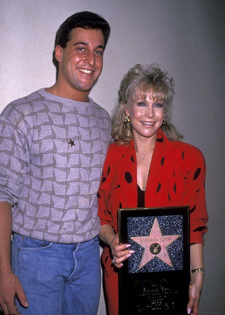 Matthew Ansara and Barbara Eden at the "Hollywood Walk of Fame Ceremony Honoring Barbara Eden with a Star" on November 17, 1988, in Hollywood, California | Photo: Getty Images