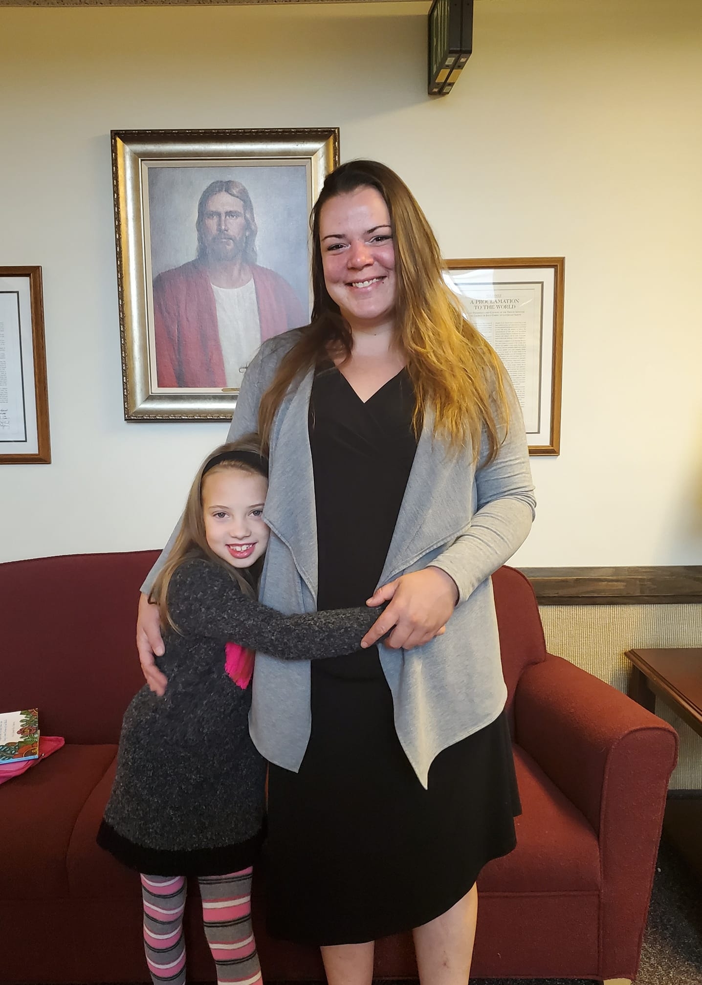 Tyiece Oninski and her daughter, Kuren Rein, embracing in a throwback photo, posted on September 13, 2019. | Source: Facebook/Tyiece Oninski