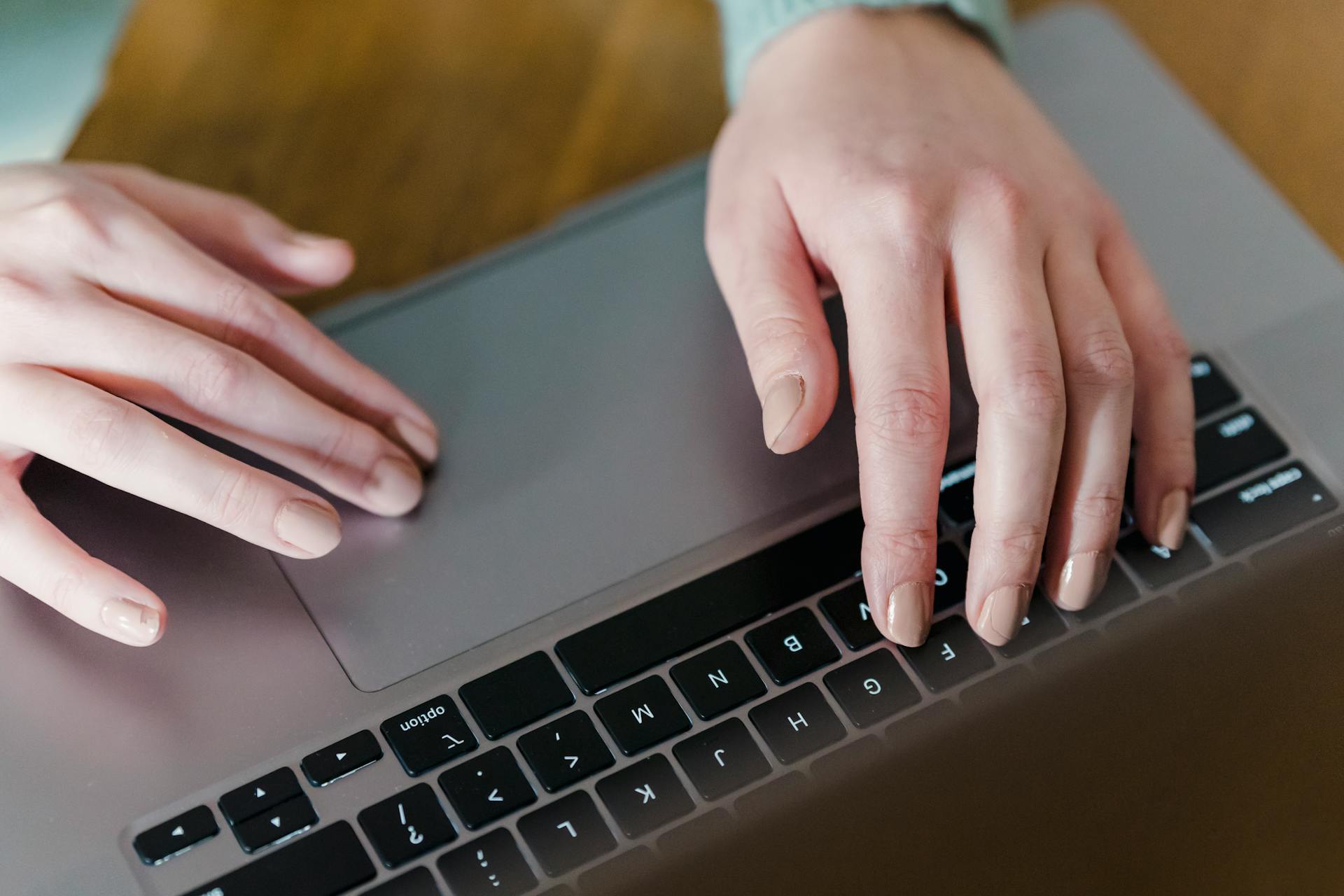 A woman reading an email on a laptop | Source: Pexels