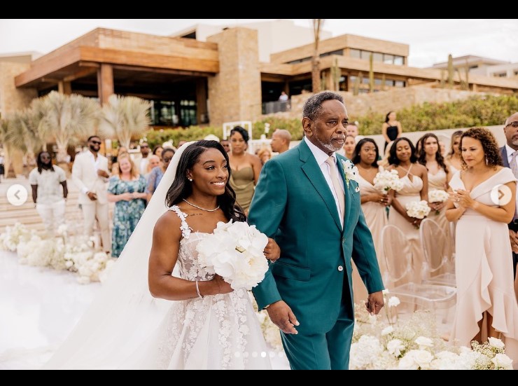 Simone Biles walking down the aisle with her father during her destination wedding to Jonathan Owens in Cabo, Mexico, in a post uploaded on May 9, 2023 | Source: Instagram/simonebiles