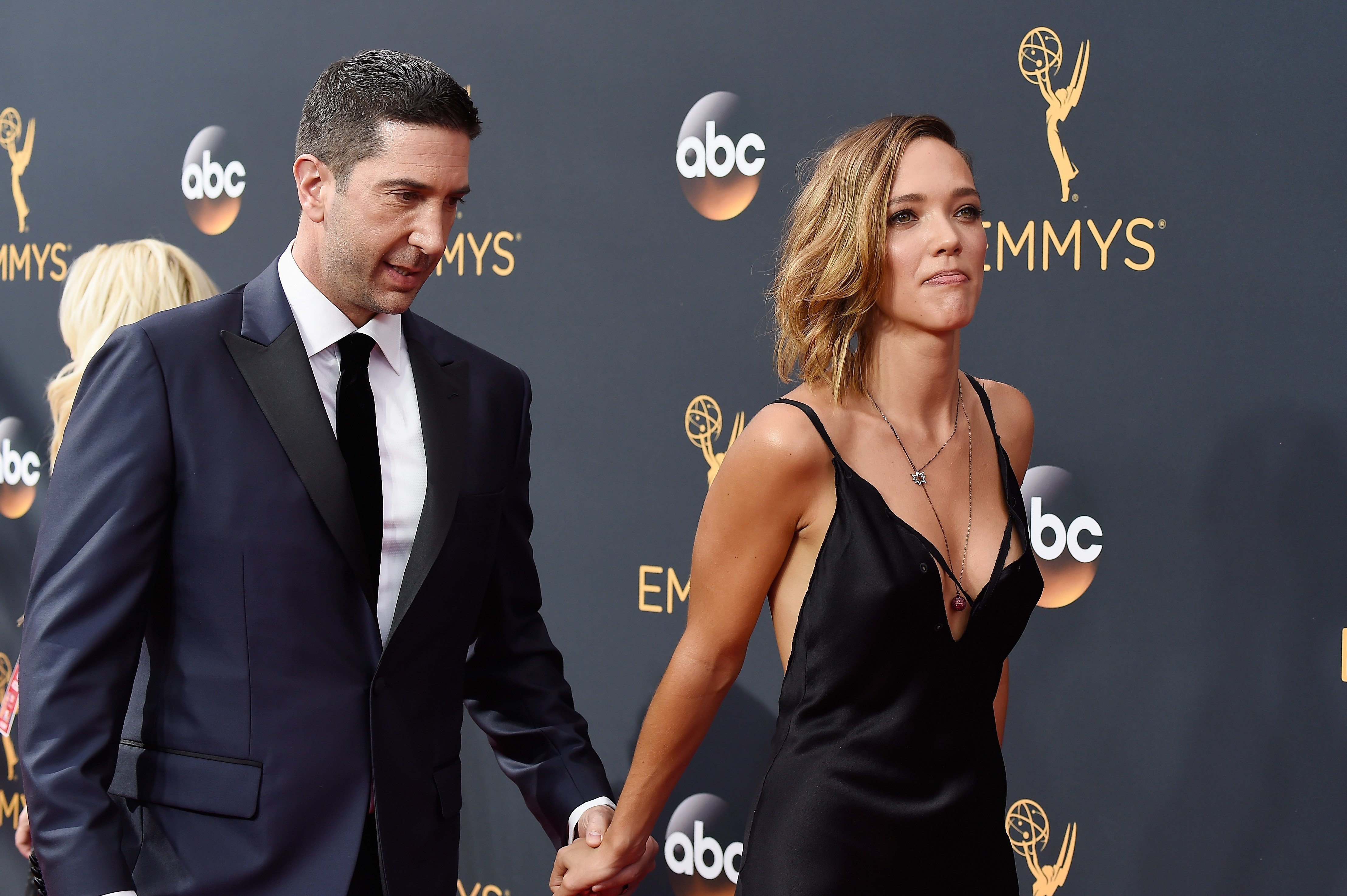 David Schwimmer and Zoë Buckman arrive at the 68th Annual Primetime Emmy Awards on September 18, 2016, in Los Angeles, California. | Source: Getty Images