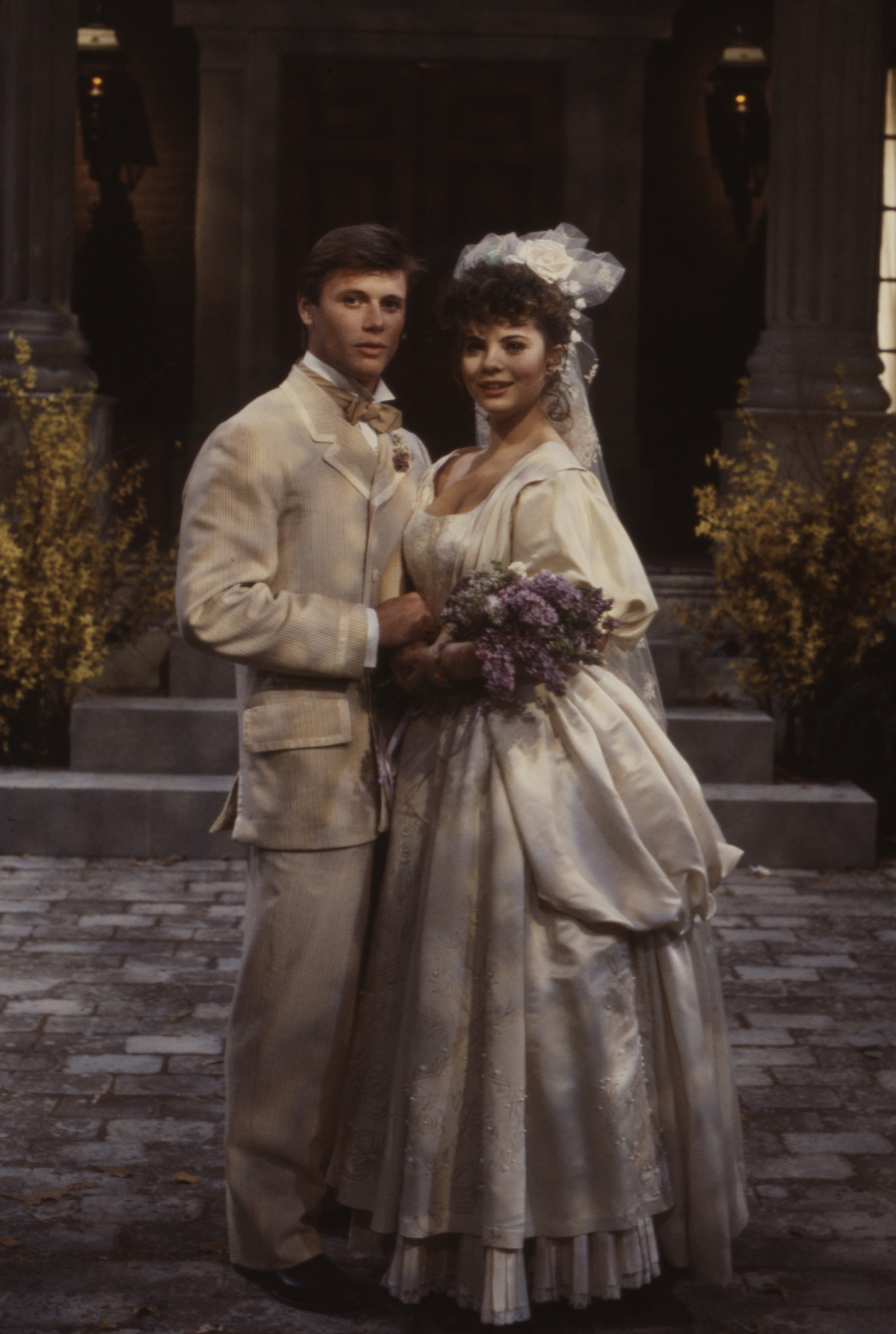 The actor poses with a co-actor on the set of "Ryan's Hope," in 1985 | Source: Getty Images