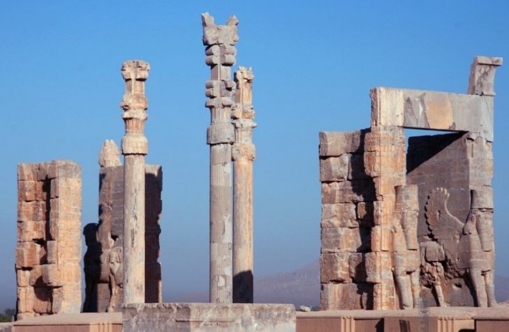 https://commons.wikimedia.org/wiki/File:Gate_of_All_Nations,_Persepolis.jpg