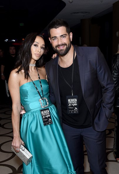 Cara Santana and Jesse Metcalfe at Hollywood Palladium on January 04, 2020 in Los Angeles, California. | Photo: Getty Images