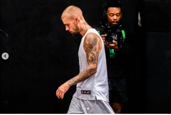 Justin Bieber mid-basketball game, posted on September 27, 2025. | Source: Instagram/lilbieber