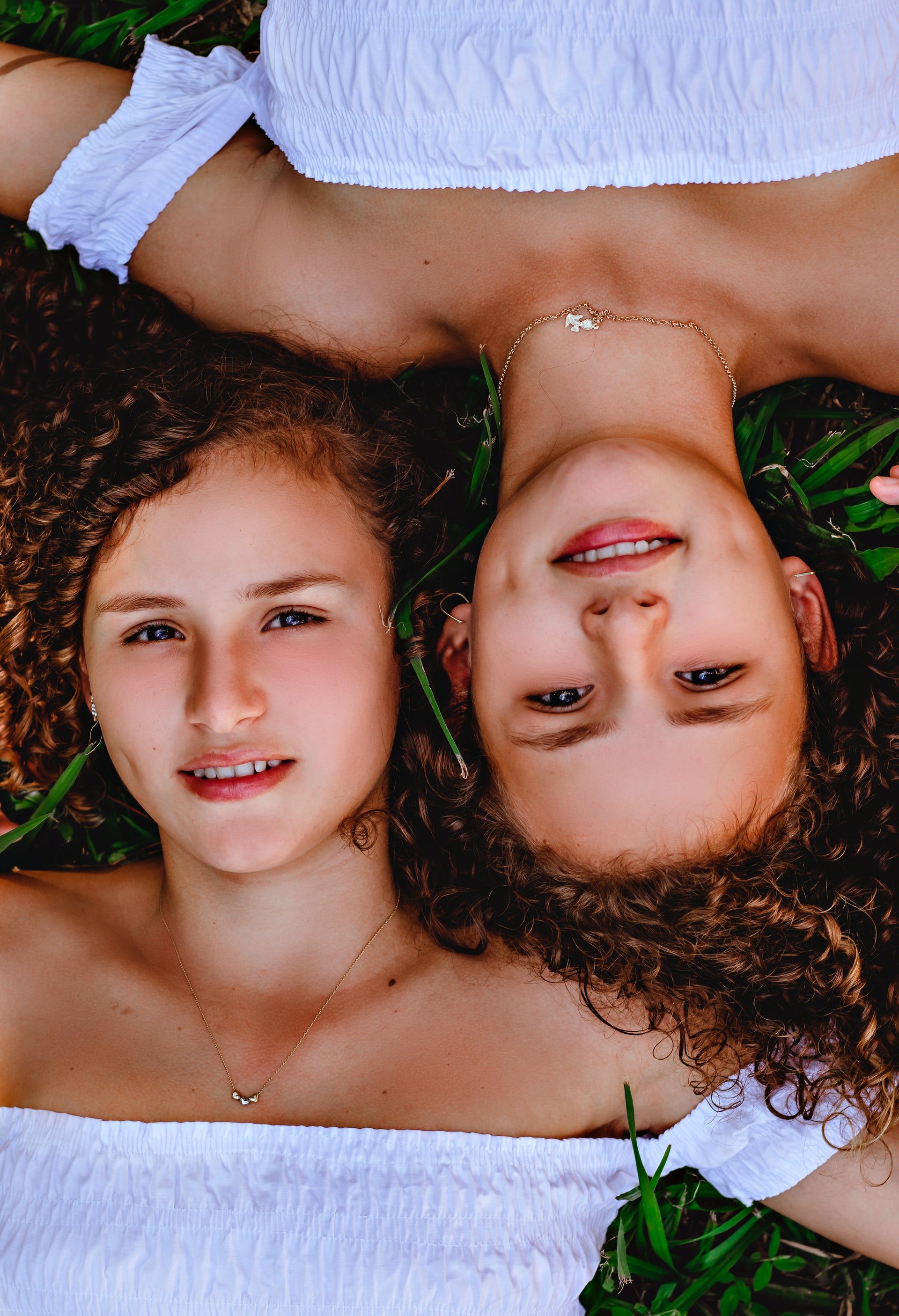 Twin girls | Source: Unsplash 