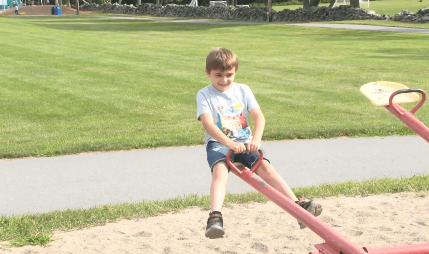 7-year-old Rowyn Montgomery on a seesaw. │Source: ABC News 