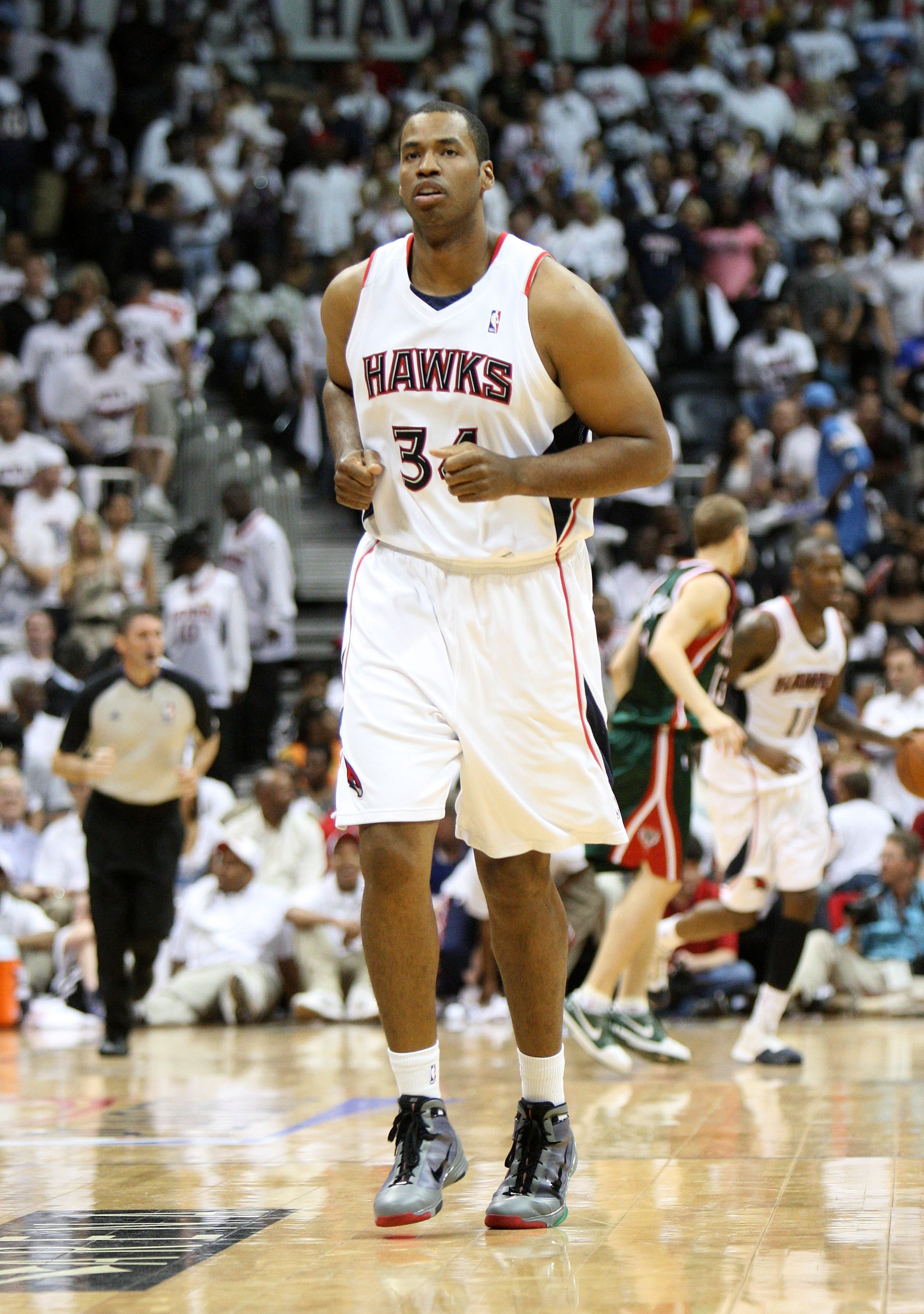 Jason Collins gets into position during Game 7 of the Eastern Conference Quarterfinals between the Milwaukee Bucks and the Atlanta Hawks during the NBA Playoffs at Philips Arena on May 2, 2010, in Atlanta, Georgia | Source: Getty Images