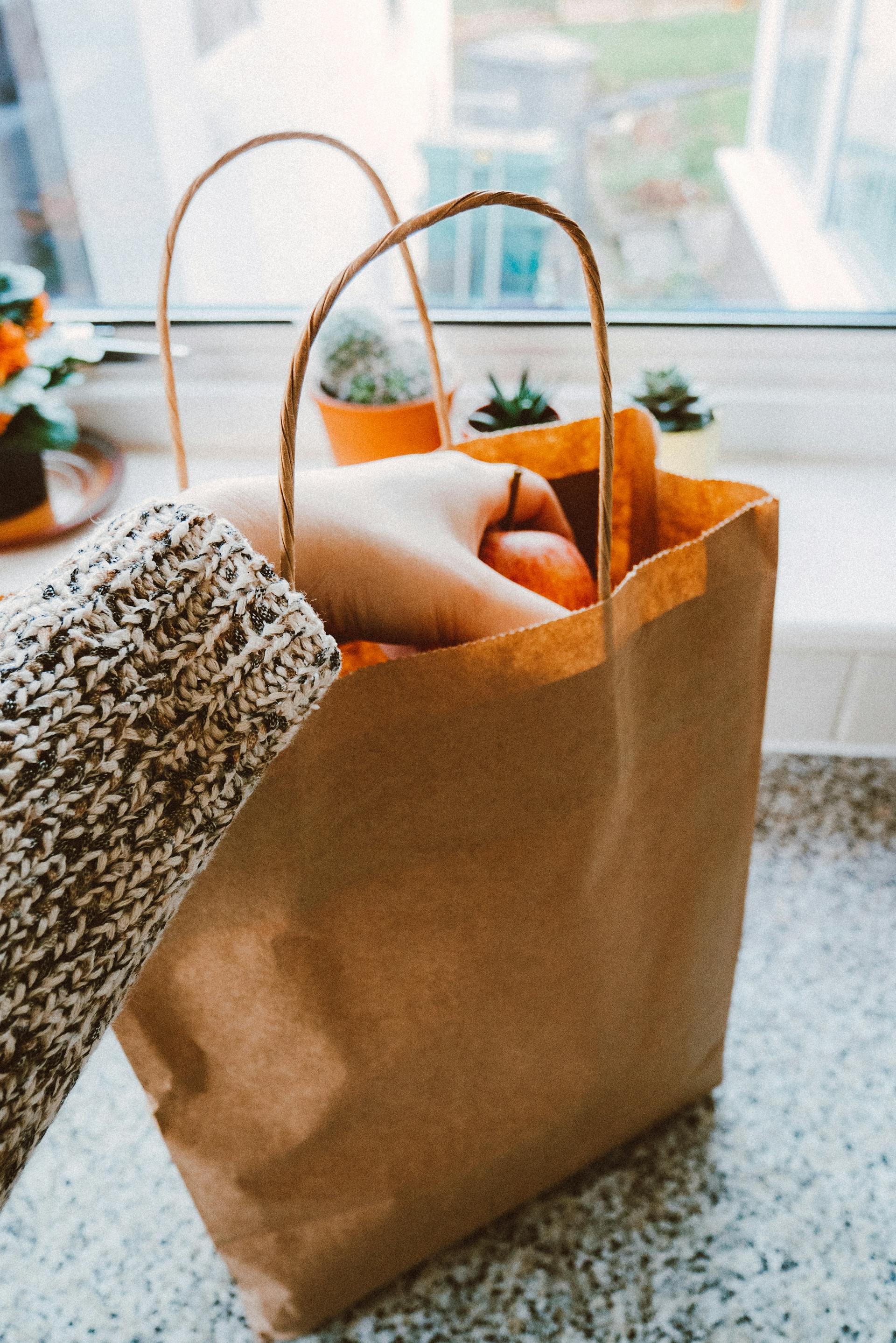 A brown paper bag of groceries | Source: Pexels