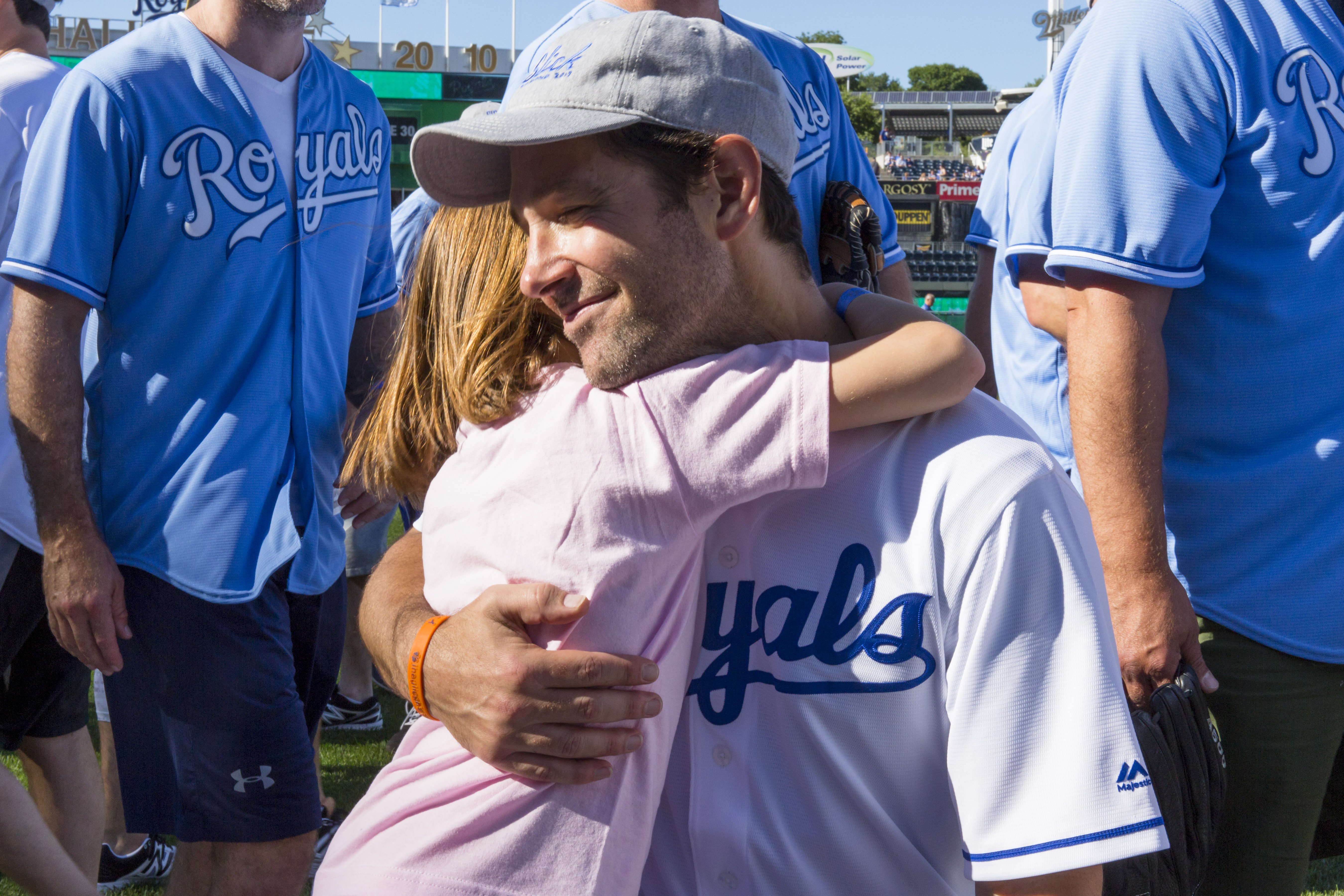 Paul Rudd hugs with his daughter Darby Rudd on June 23, 2017, in Kansas City, Missouri. | Source: Getty Images