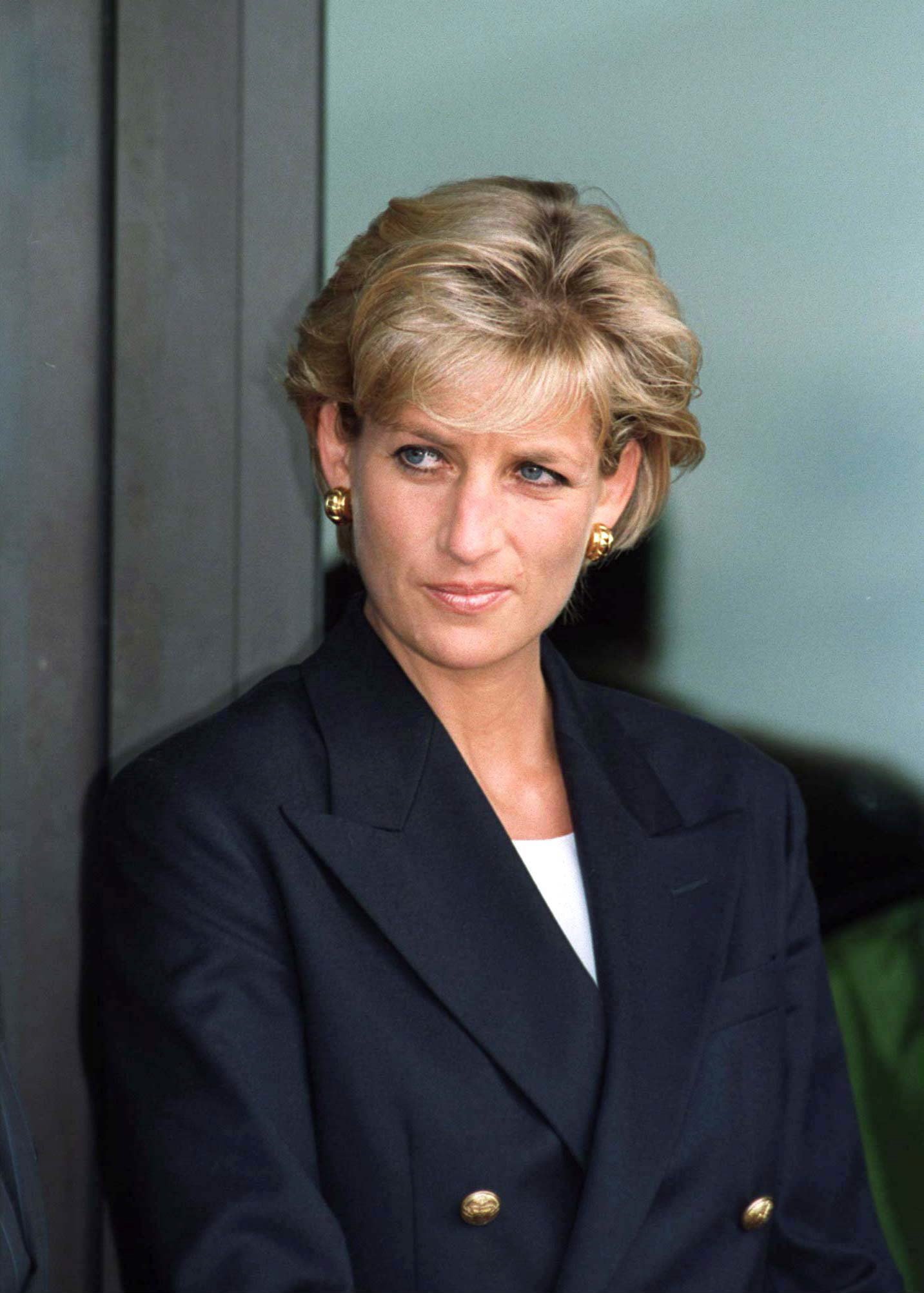 Diana Princess Of Wales At Luanda Airport, Angola on January 13, 1997  | Source: Getty Images