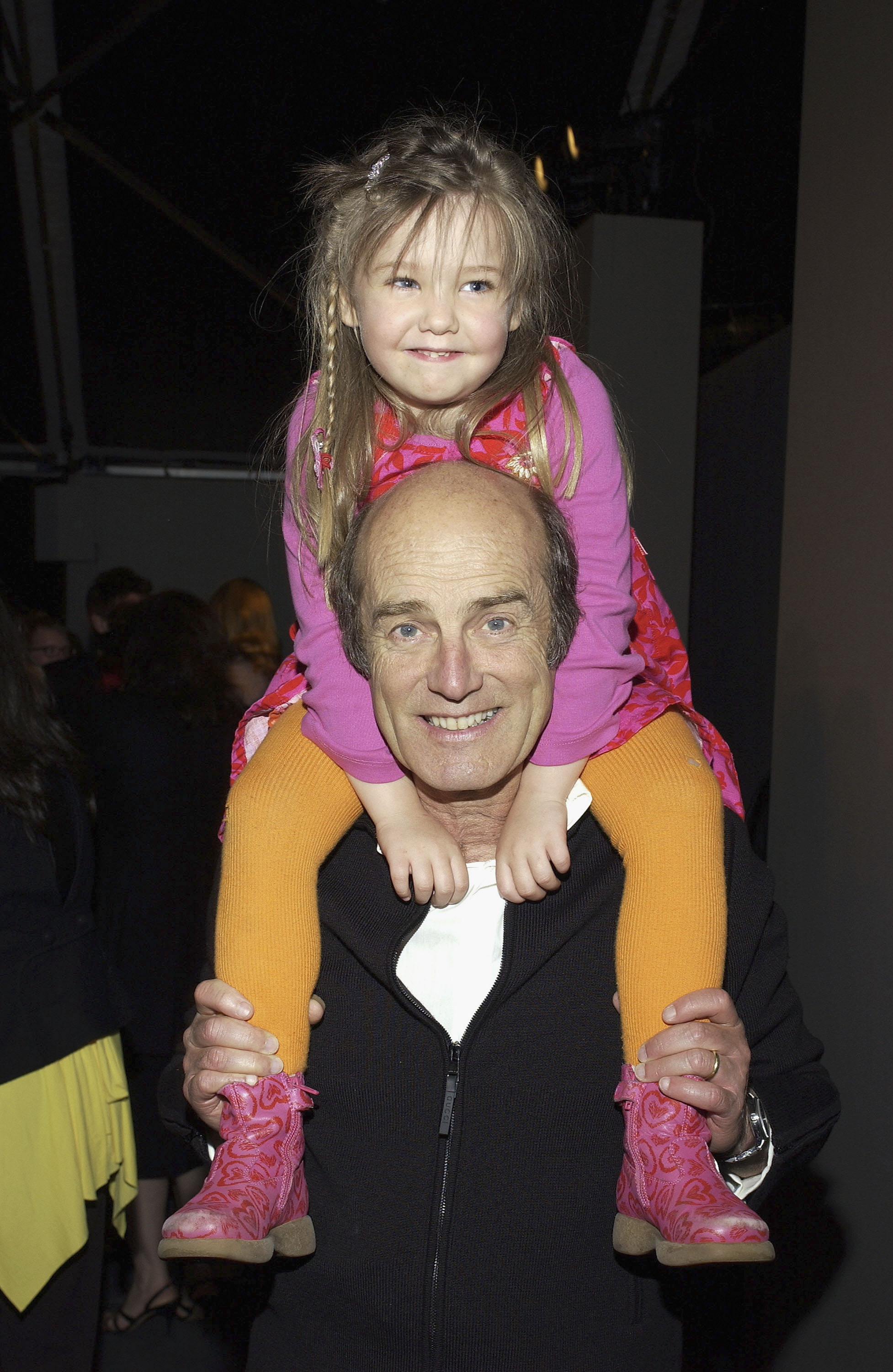 Harry Brittenham and his daughter India Rose in Brentwood, California on April 28, 2005 | Source: Getty Images