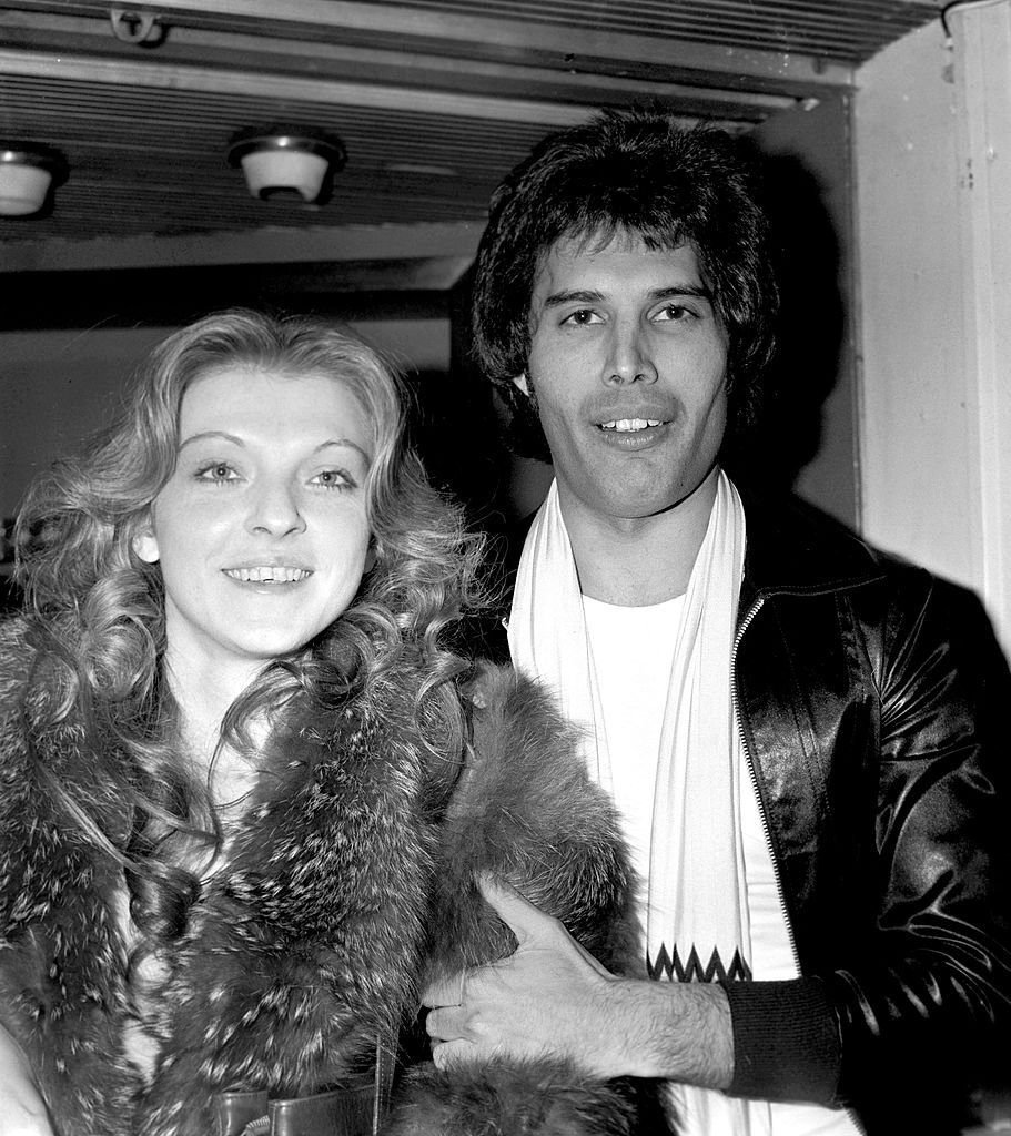 Freddie Mercury et Mary Austin en septembre 1977. l Source : Getty Images