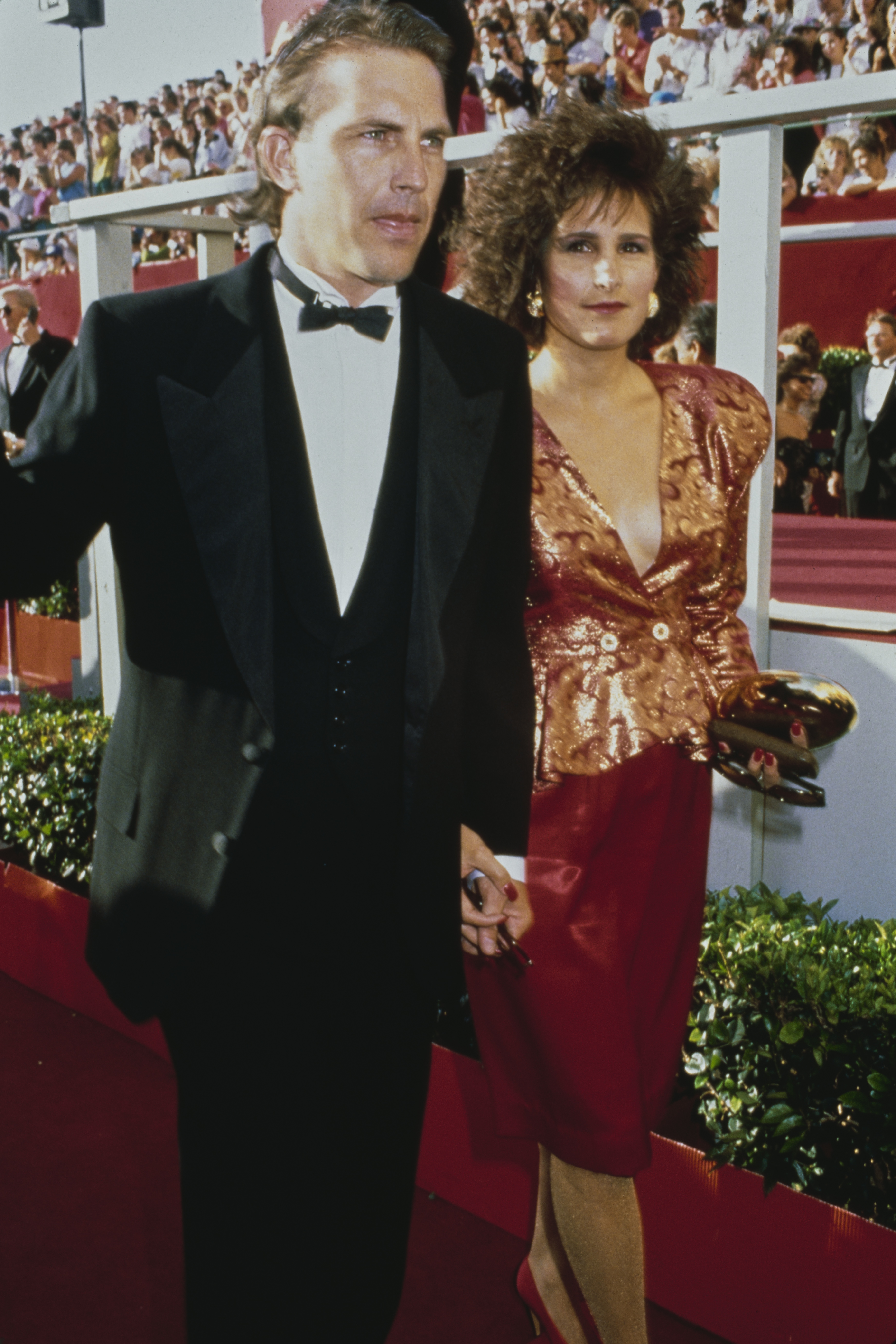 Kevin and Cindy Costner attend a red carpet event, circa 1990s. | Source: Getty Images