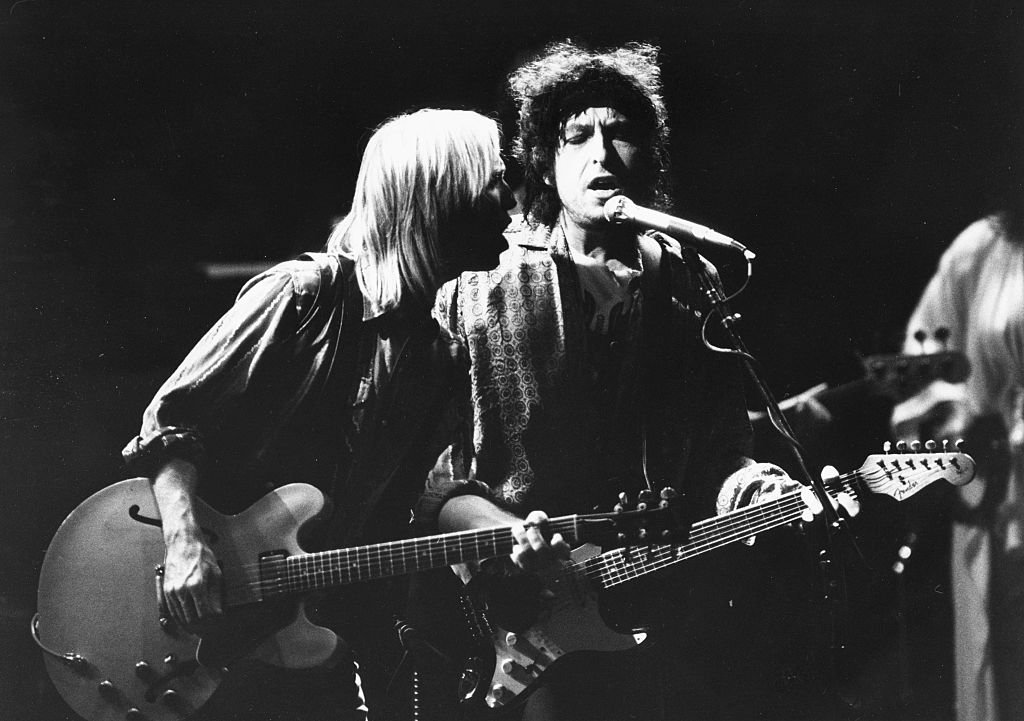Musicians (L-R) Tom Petty and Bob Dylan, with the band 'Traveling Wilburys', performing on stage, 1987 | Getty Images / Global Images Ukraine Musicians (L-R) Tom Petty and Bob Dylan, with the band 'Traveling Wilburys', performing on stage, 1987 | Getty Images / Global Images Ukraine